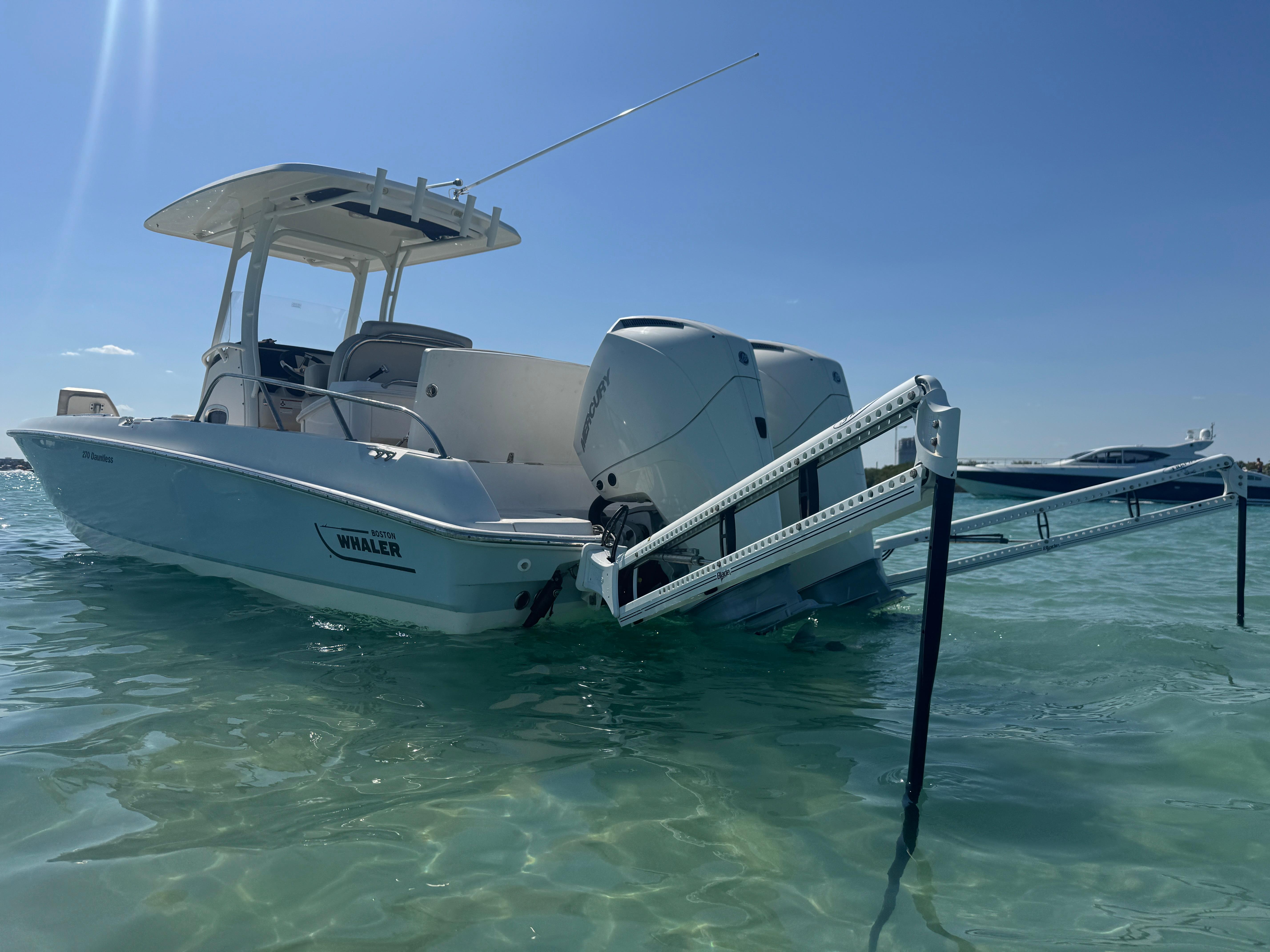 2020-boston-whaler-270-dauntless-power-9836013-20250611182348451-1_XLARGE