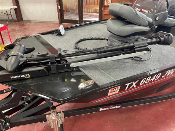 2021 Tracker Boats boat for sale, model of the boat is Bass Tracker Classic XL & Image # 4 of 12