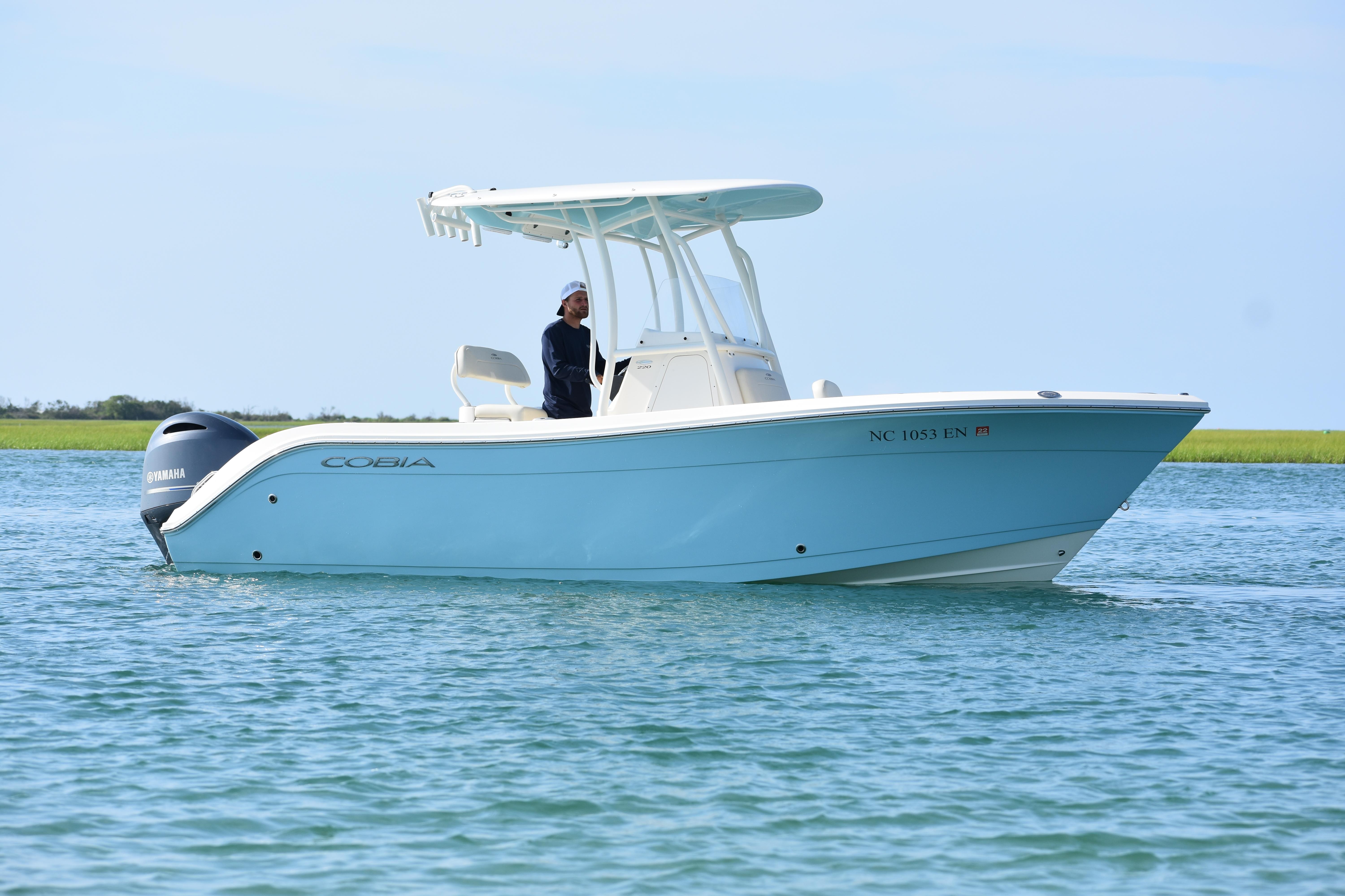 2019 Cobia 220 CC | Yachts360