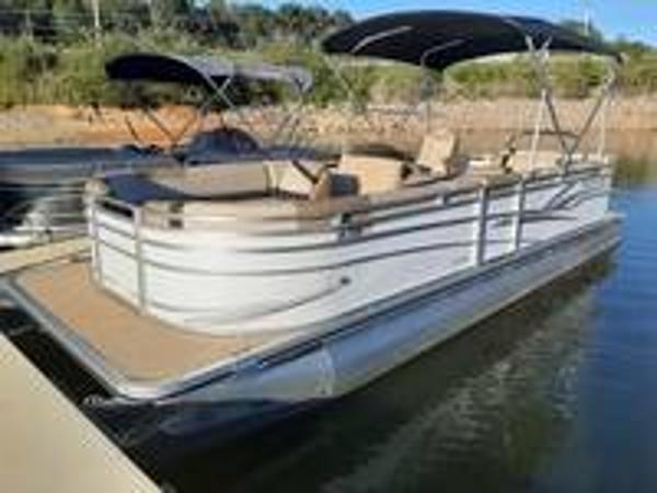 2019 Crestliner boat for sale, model of the boat is 240 Rally & Image # 1 of 12