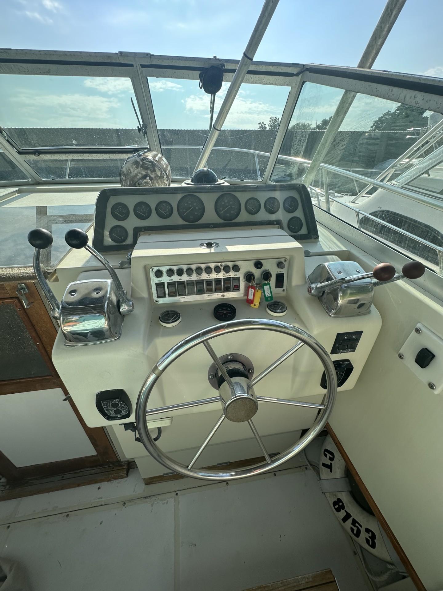1984 Aquasport 270 Express Fisherman-13