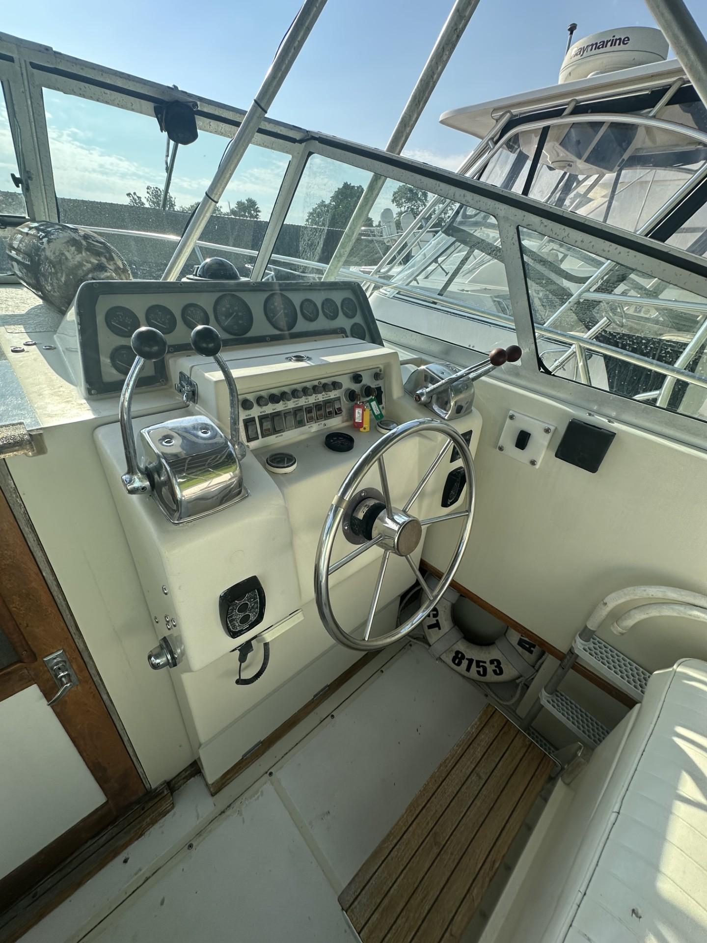 1984 Aquasport 270 Express Fisherman-12