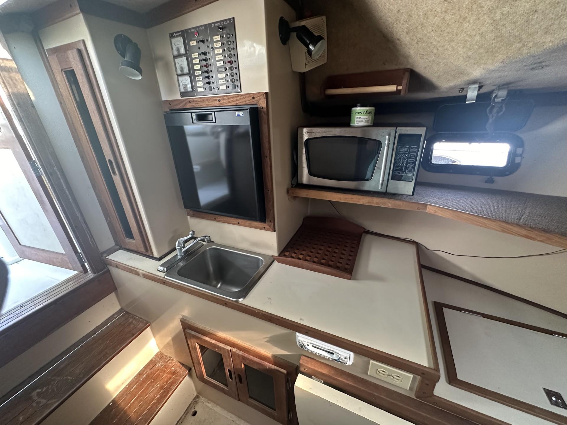 1984 Aquasport 270 Express Fisherman-17