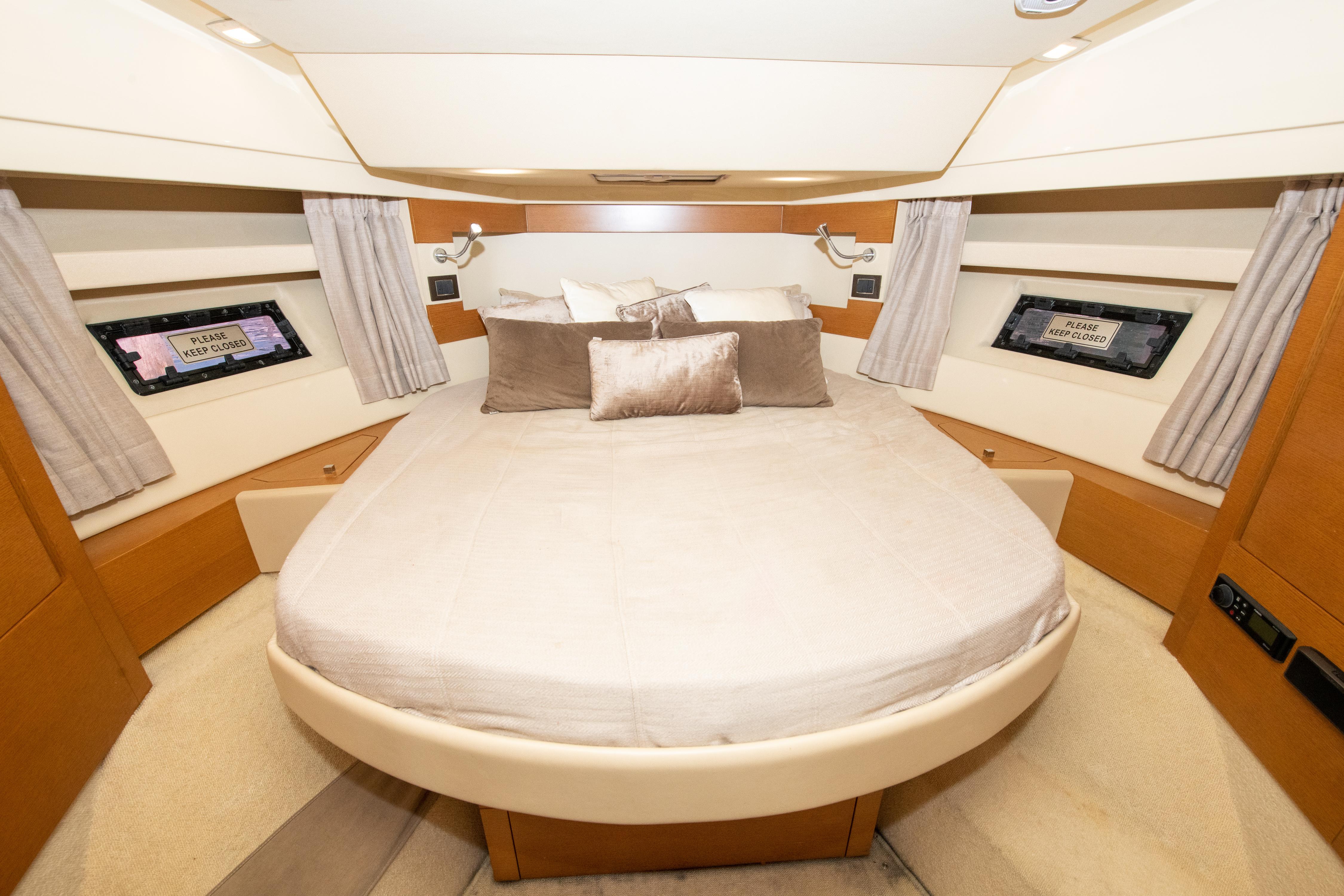 Azimut 42 - Stateroom