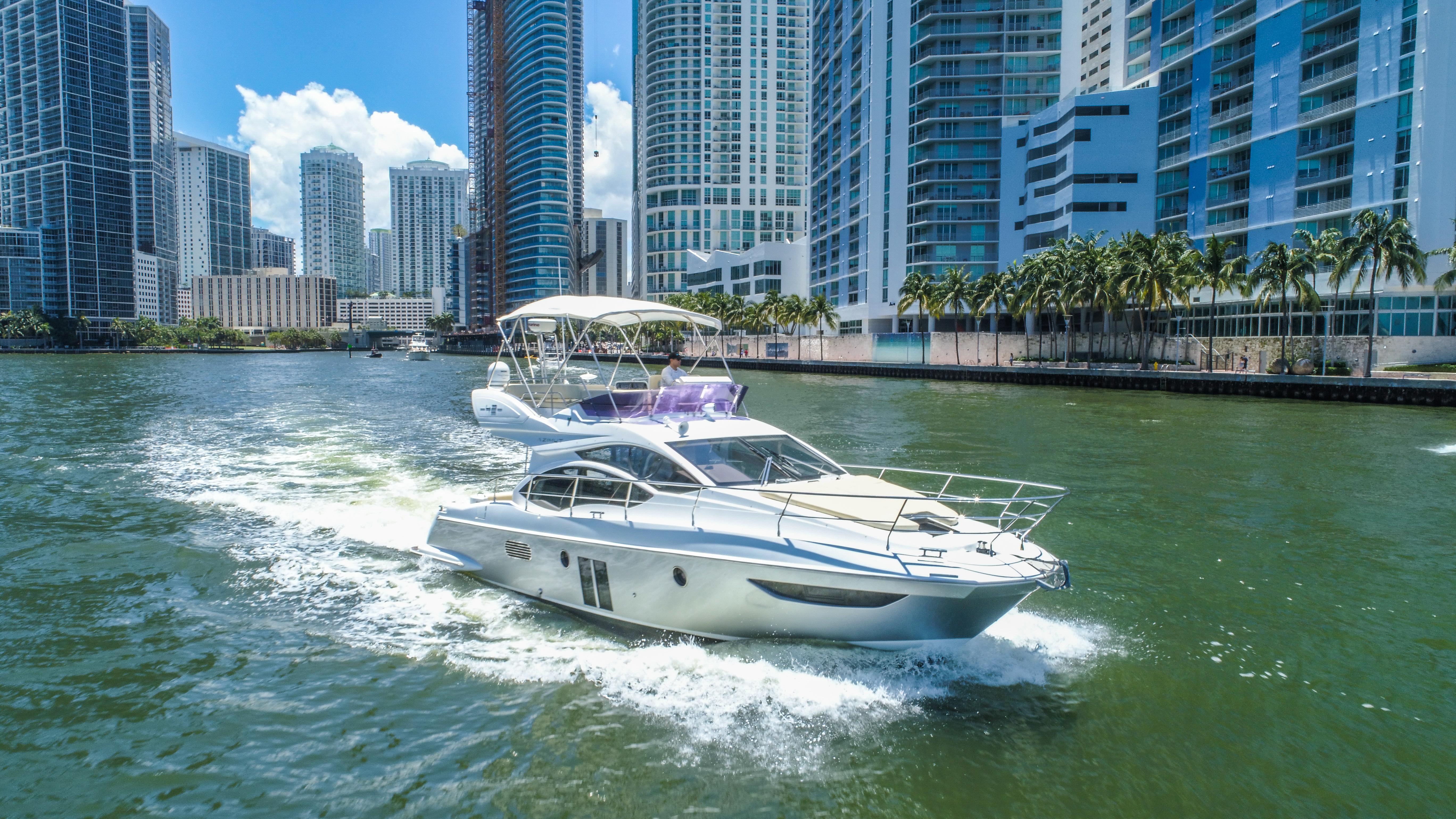 Azimut 42 - Exterior Profile