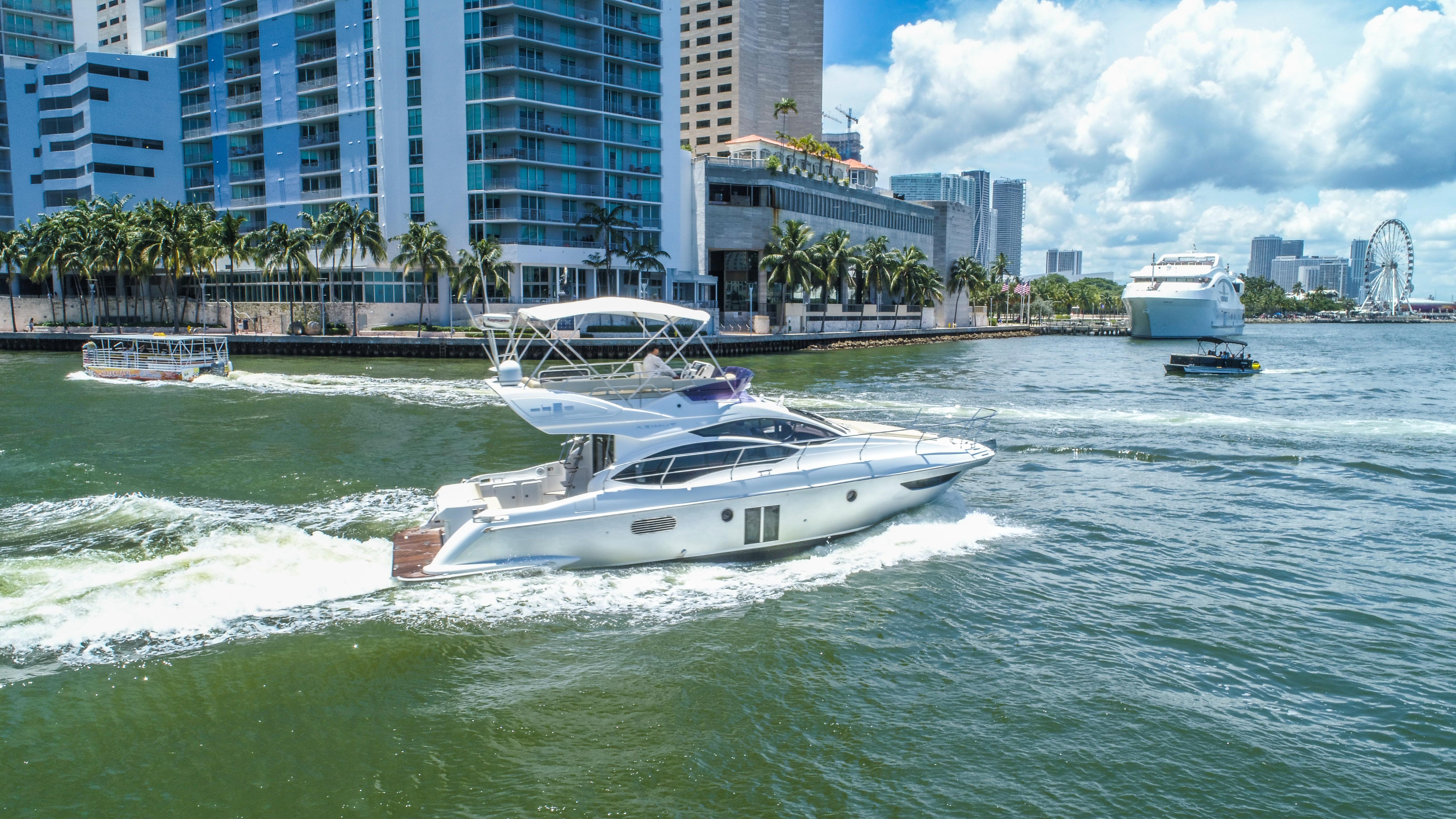 Azimut 42 - Exterior Profile