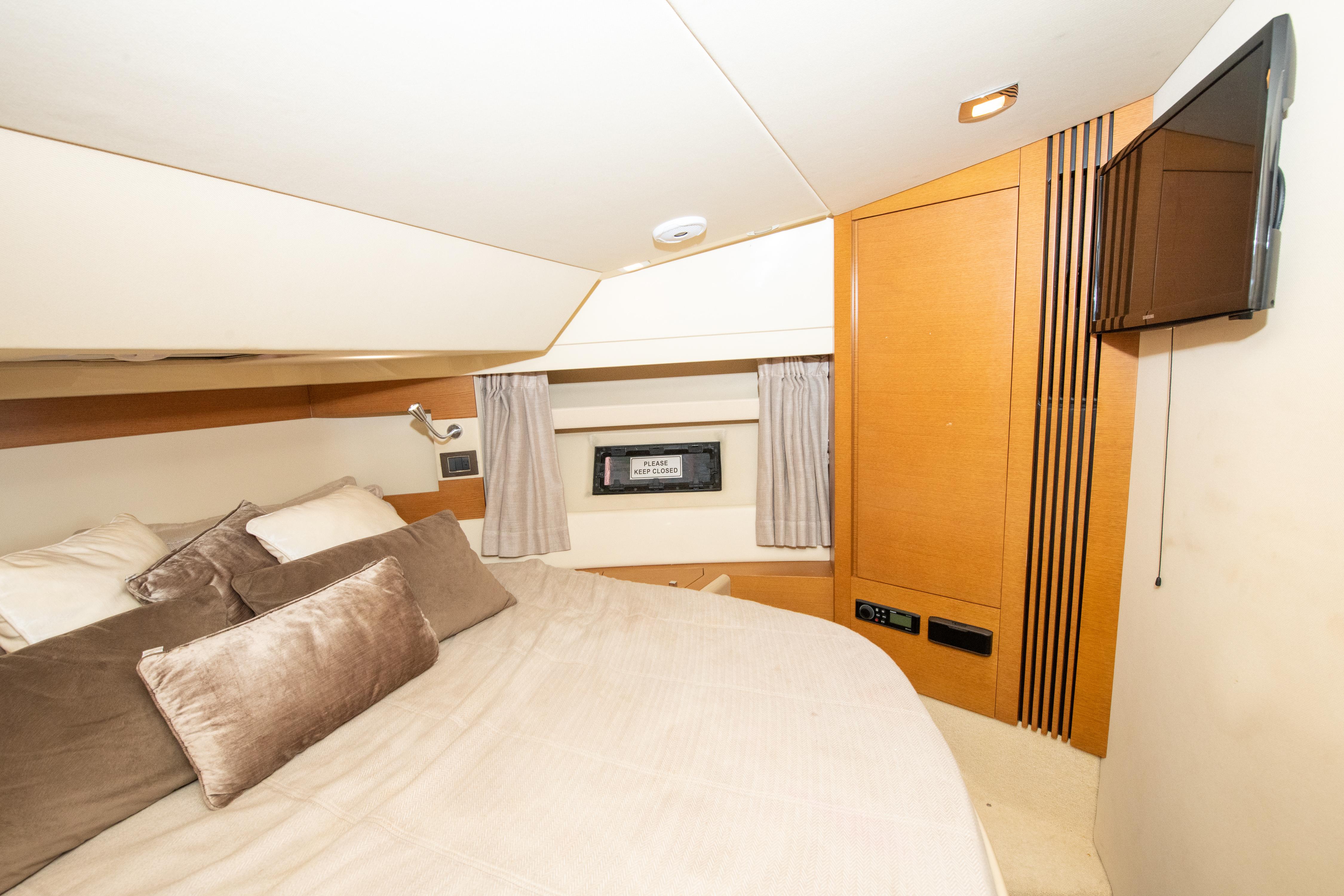 Azimut 42 - Stateroom