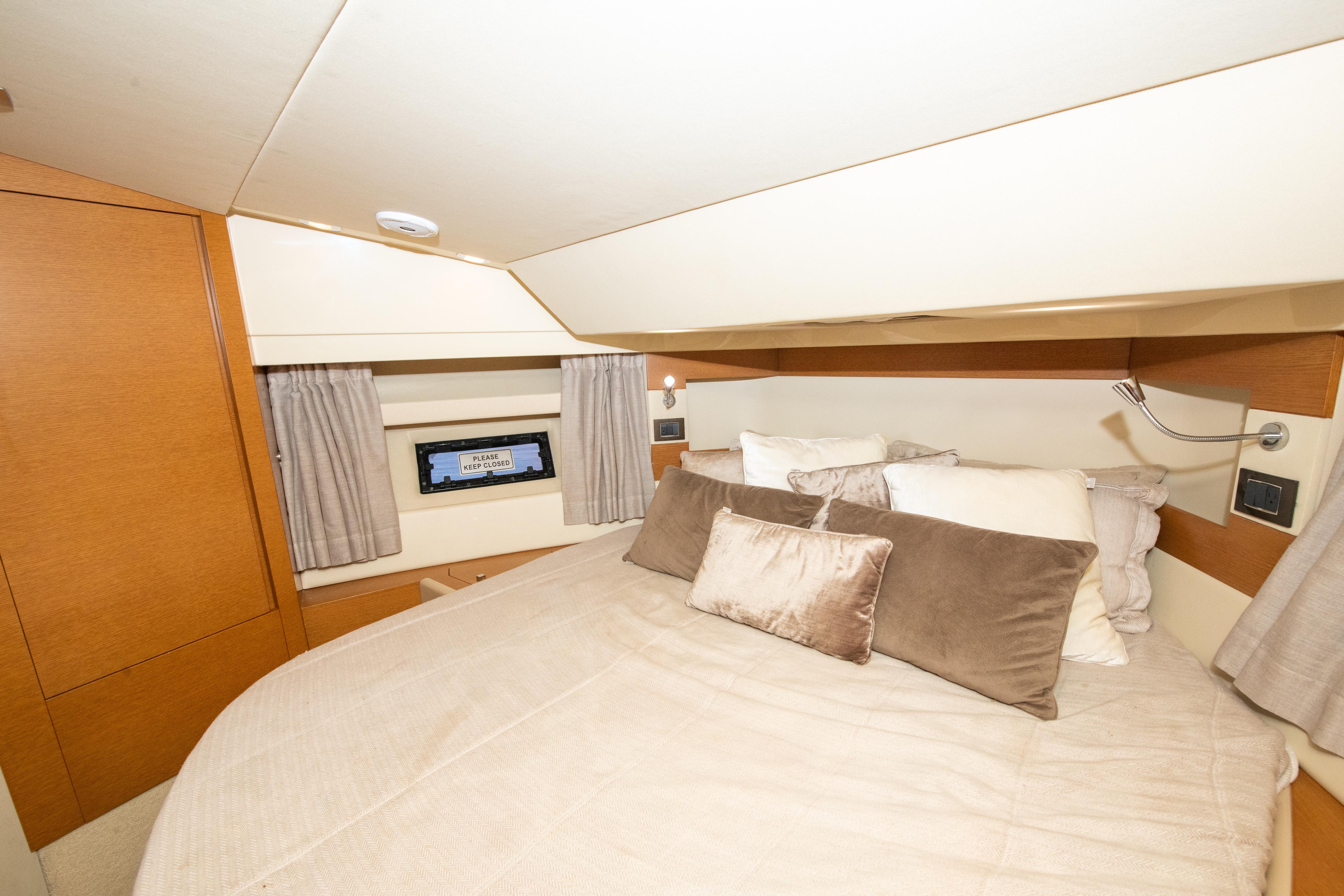 Azimut 42 - Stateroom