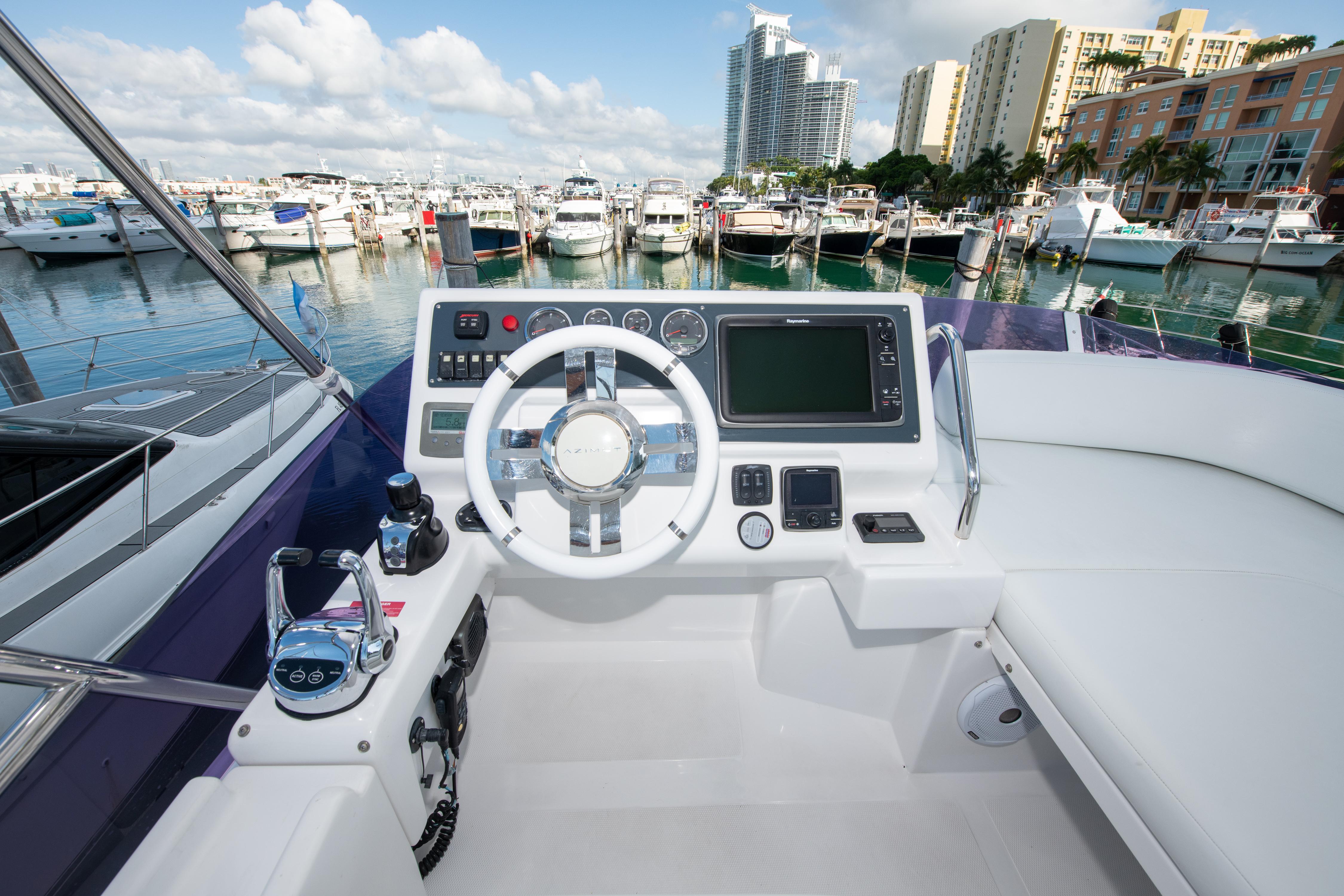 Azimut 42 - Flybridge Helm