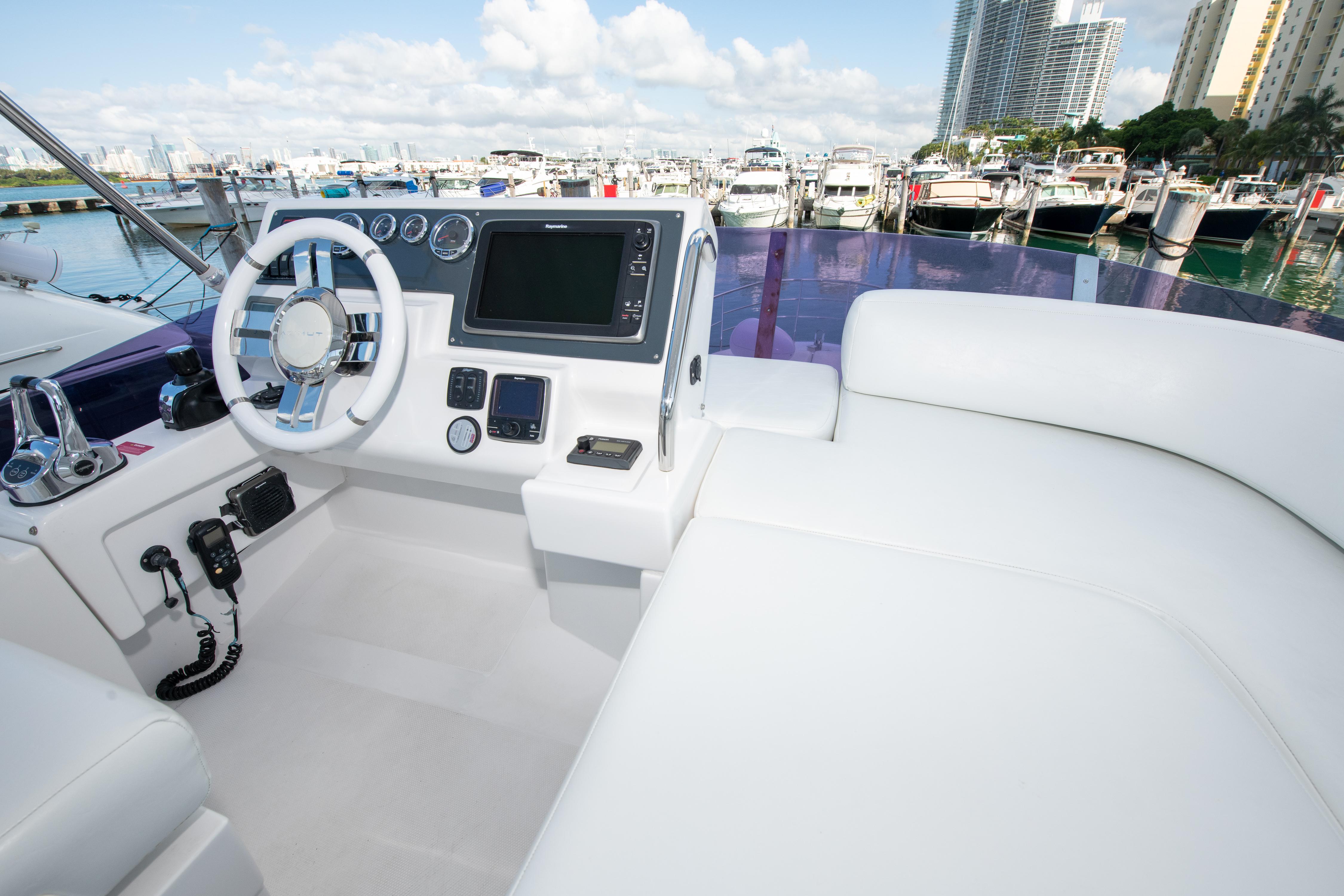 Azimut 42 - Flybridge Helm