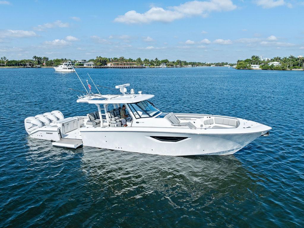 42' Pursuit 2022