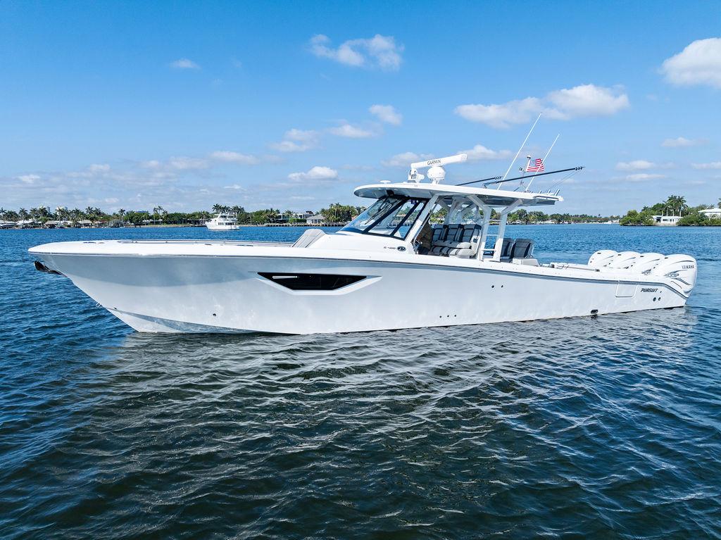 2022-pursuit-s-428-sport-power-9806049-20250522121016678-1_XLARGE