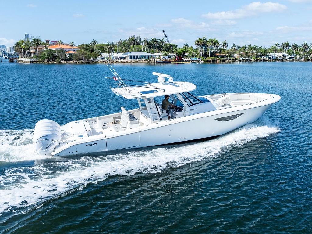 2022-pursuit-s-428-sport-power-9806049-20250522121024690-1_XLARGE