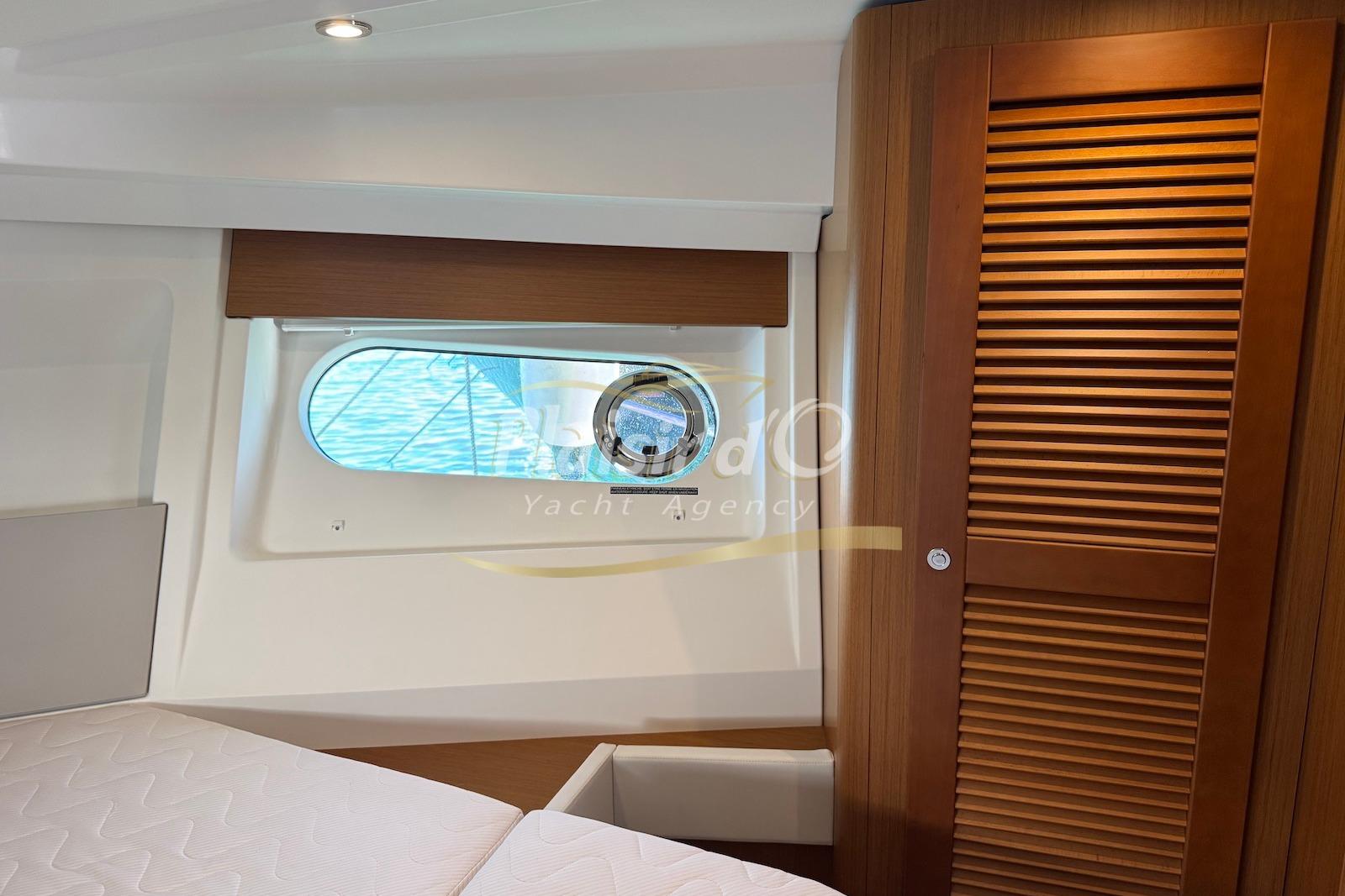 2018 Beneteau Swift Trawler 35 large 26