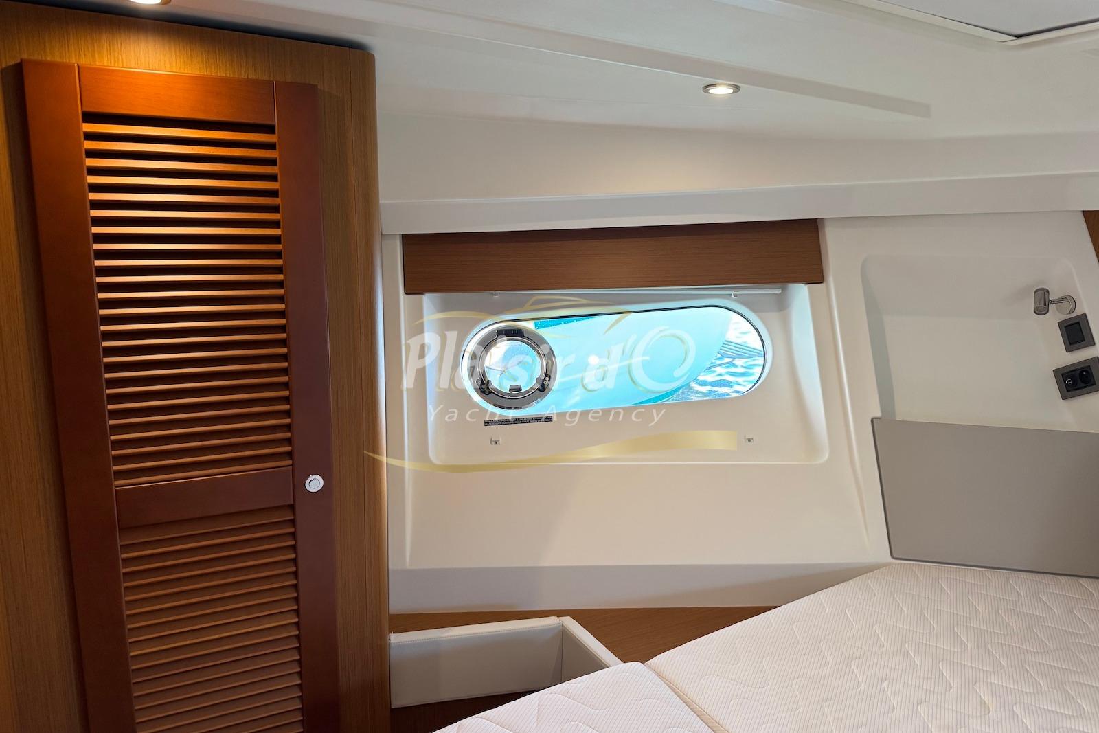 2018 Beneteau Swift Trawler 35 large 27