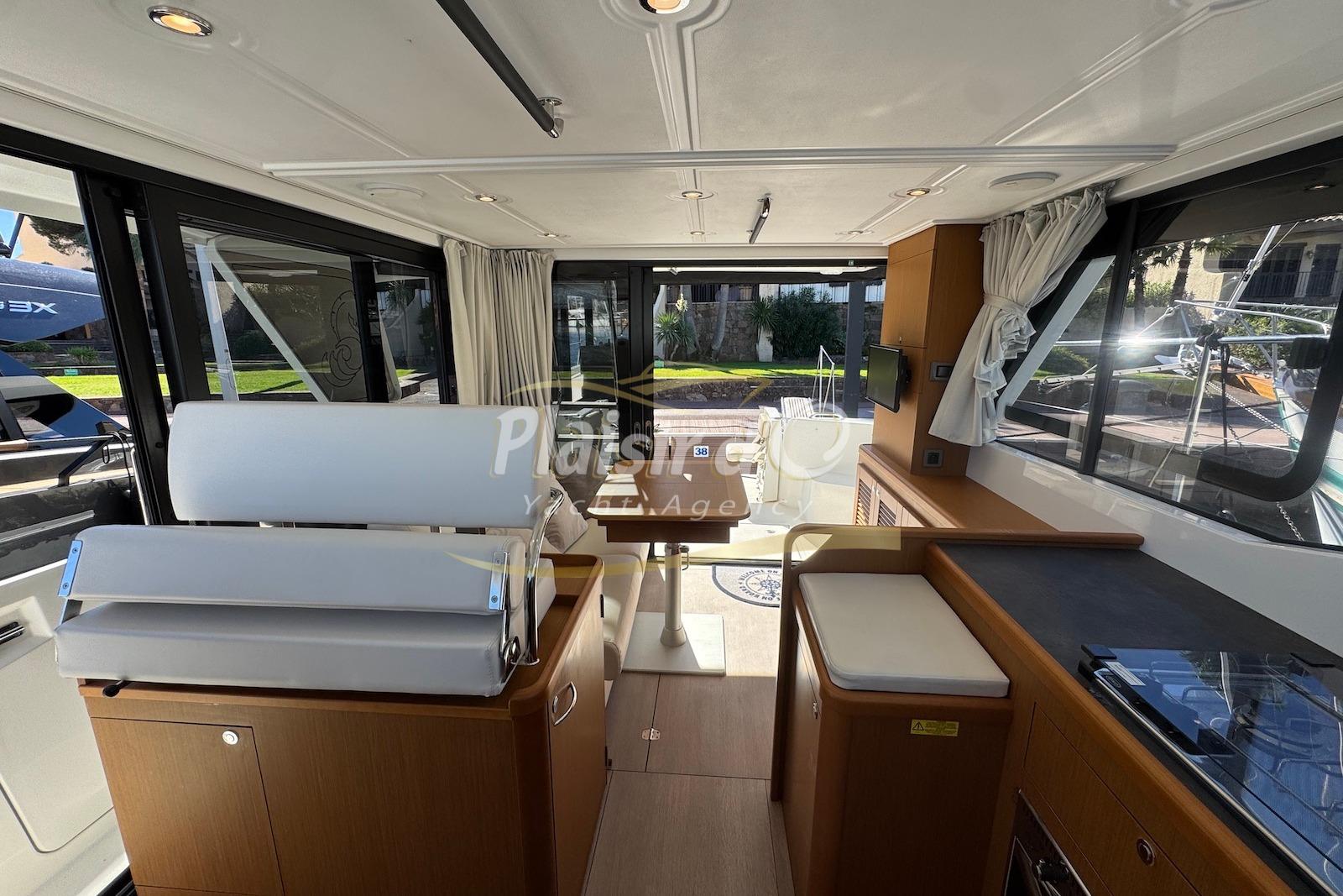 2018 Beneteau Swift Trawler 35 large 39