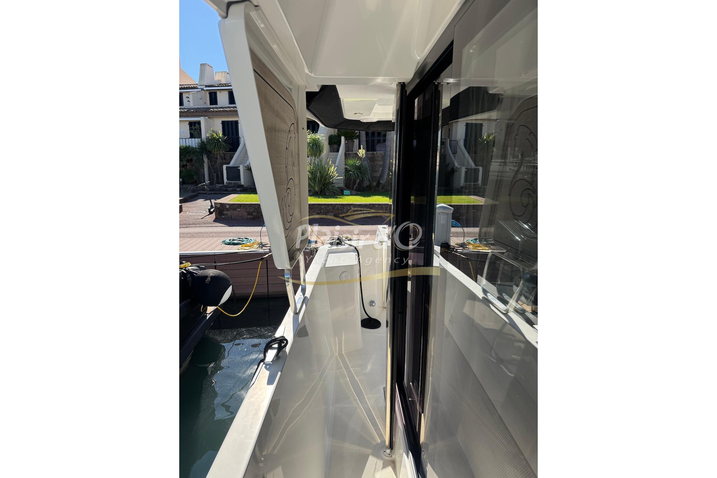 2018 Beneteau Swift Trawler 35 large 25