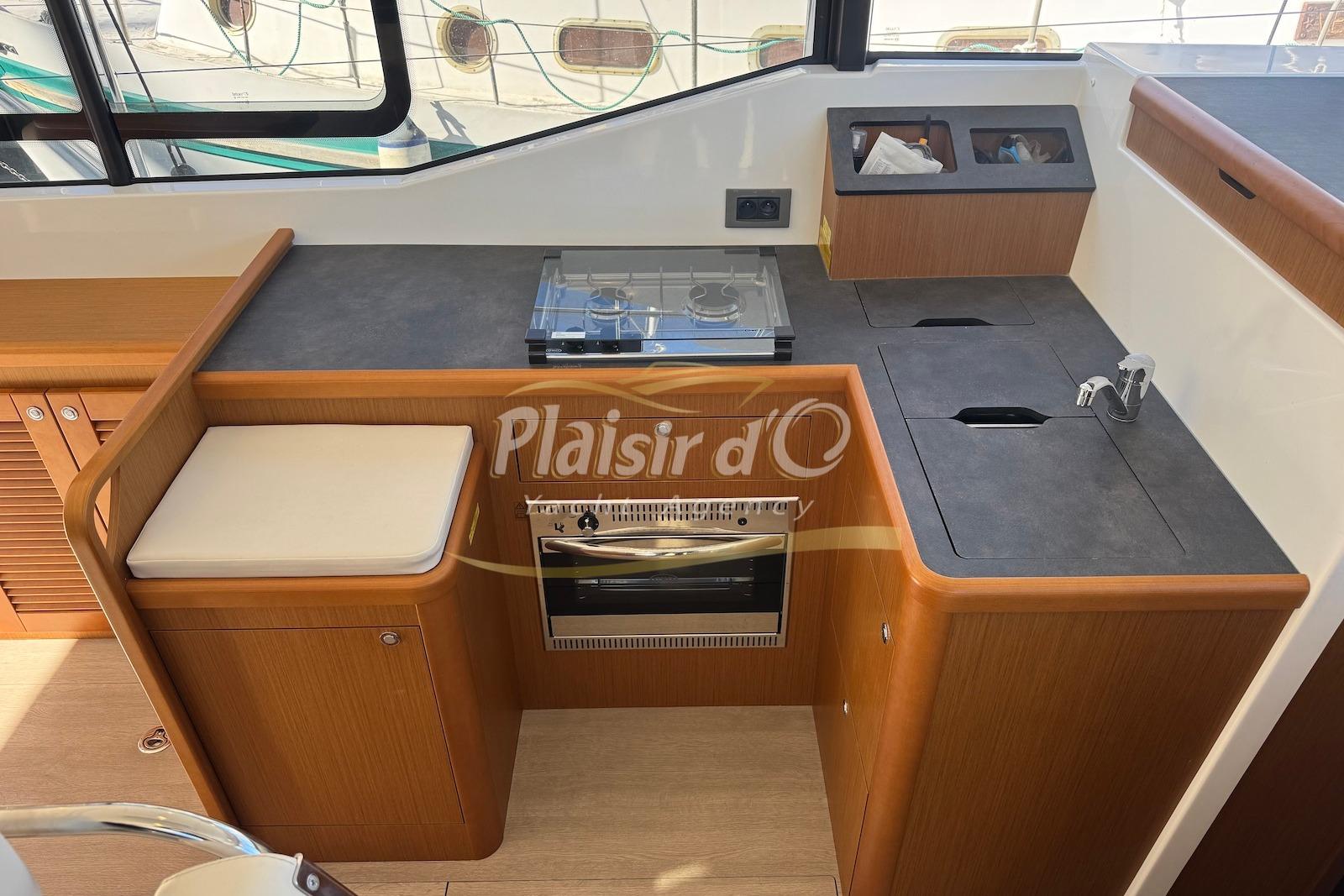 2018 Beneteau Swift Trawler 35 large 44