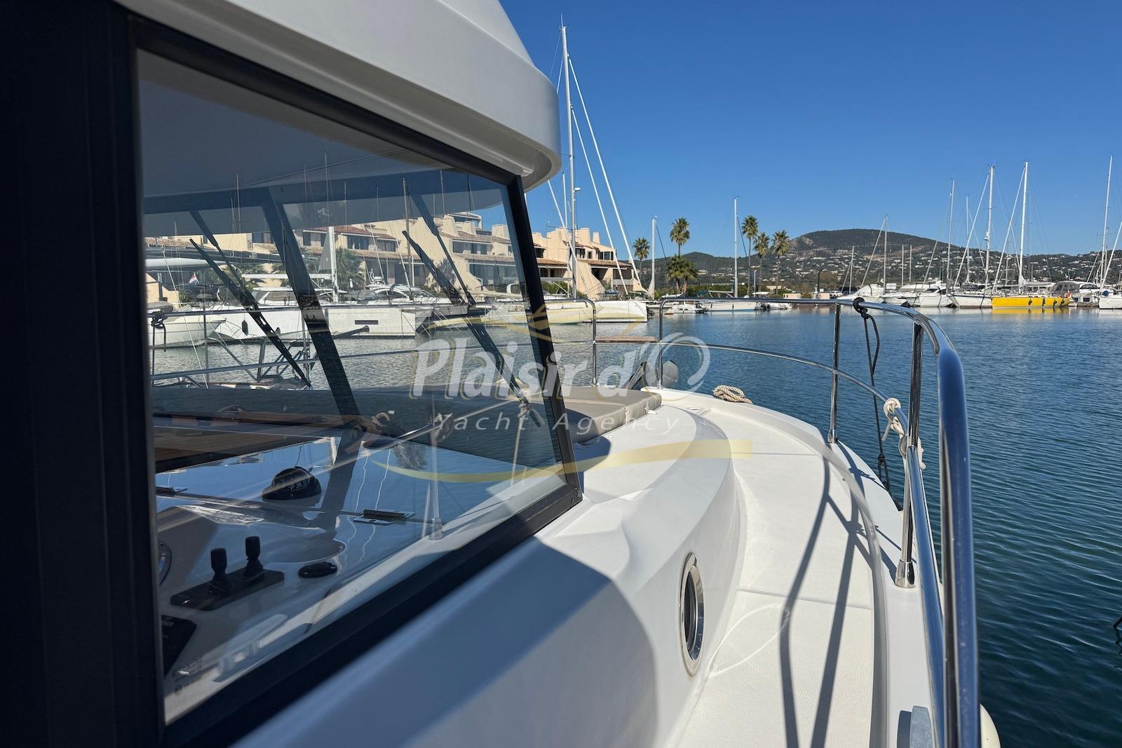 2018 Beneteau Swift Trawler 35 large 20