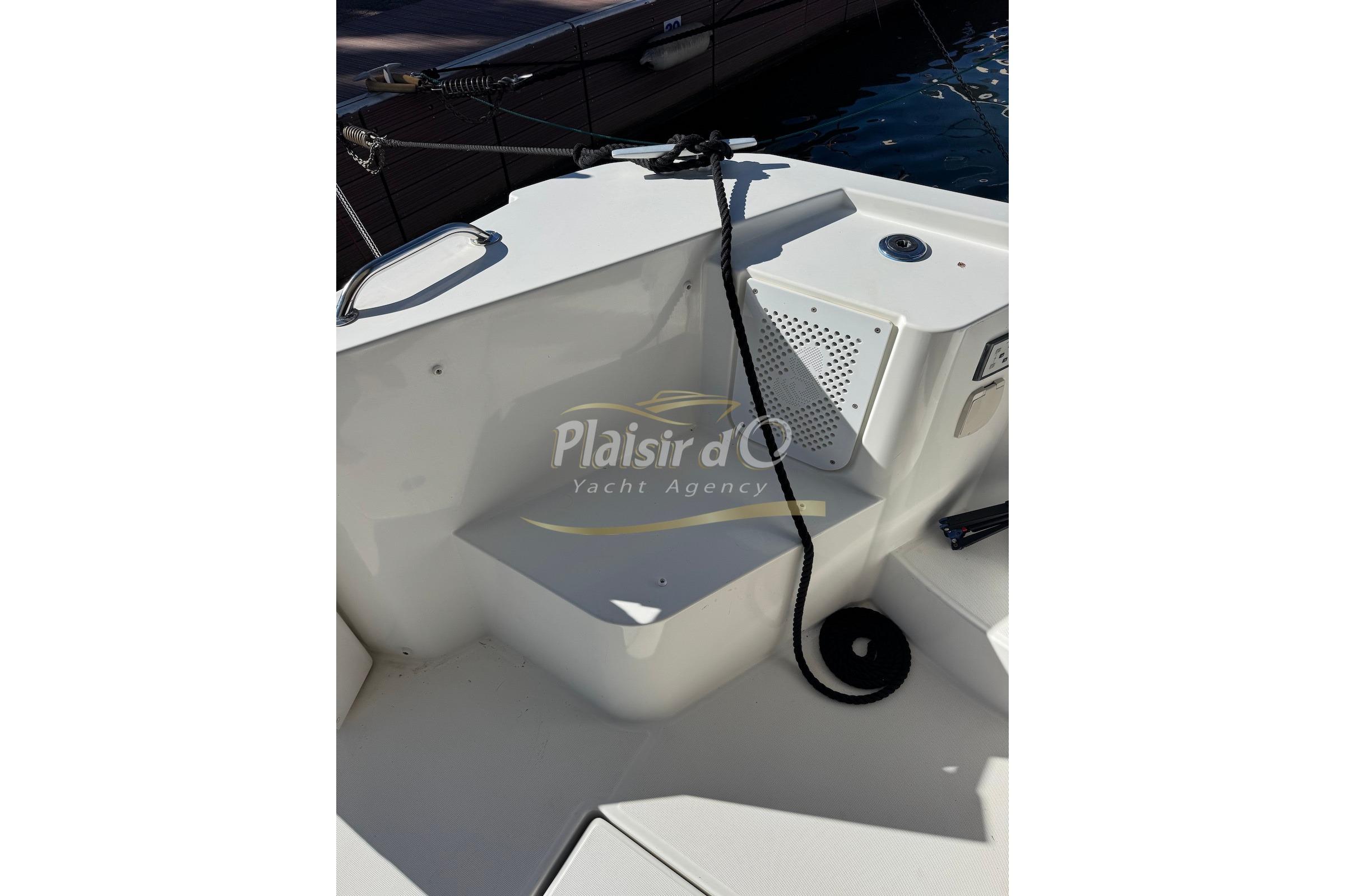 2018 Beneteau Swift Trawler 35 large 14