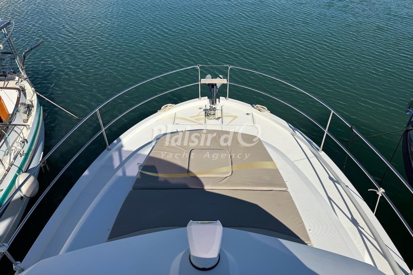 2018 Beneteau Swift Trawler 35 large 16