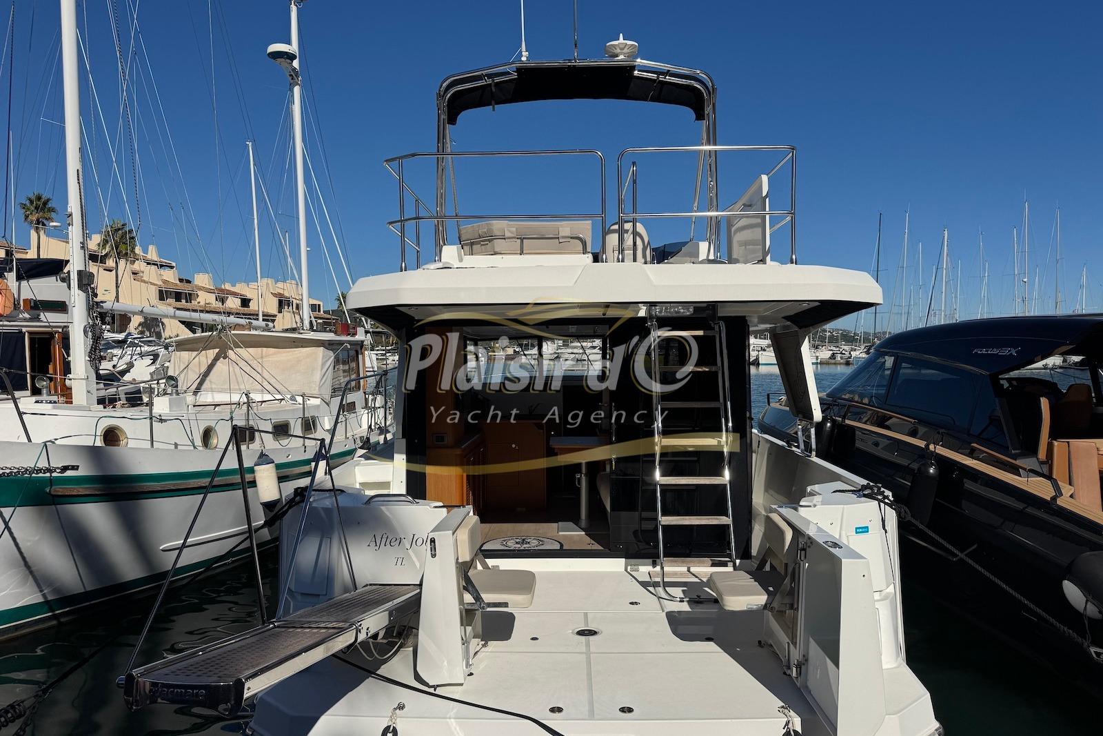 2018 Beneteau Swift Trawler 35 large 1