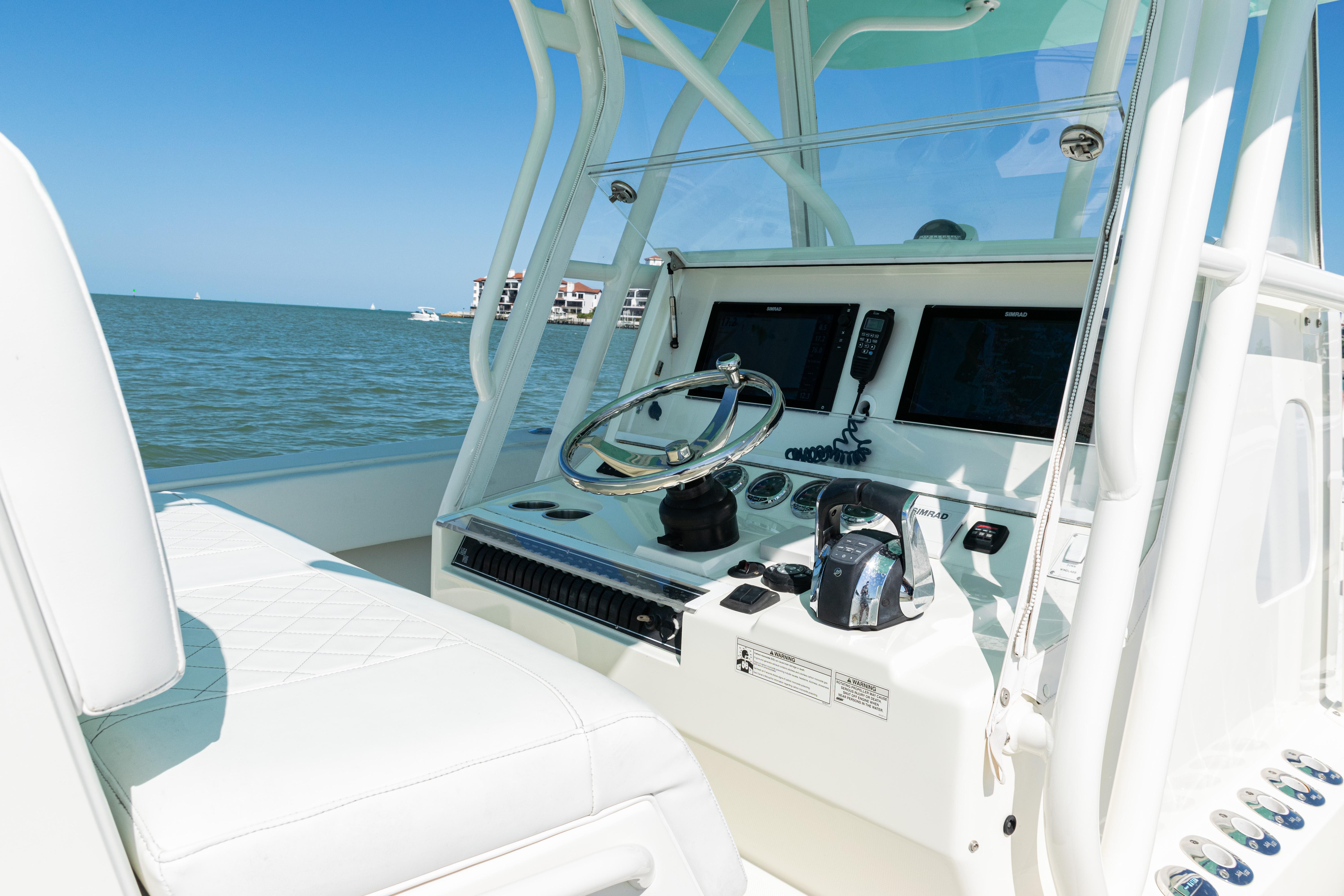 SeaVee-390Z 2015 -FL-US-2015 SeaVee 390Z boat cockpit with steering wheel and navigation screens.-9766060 | Thumbnail