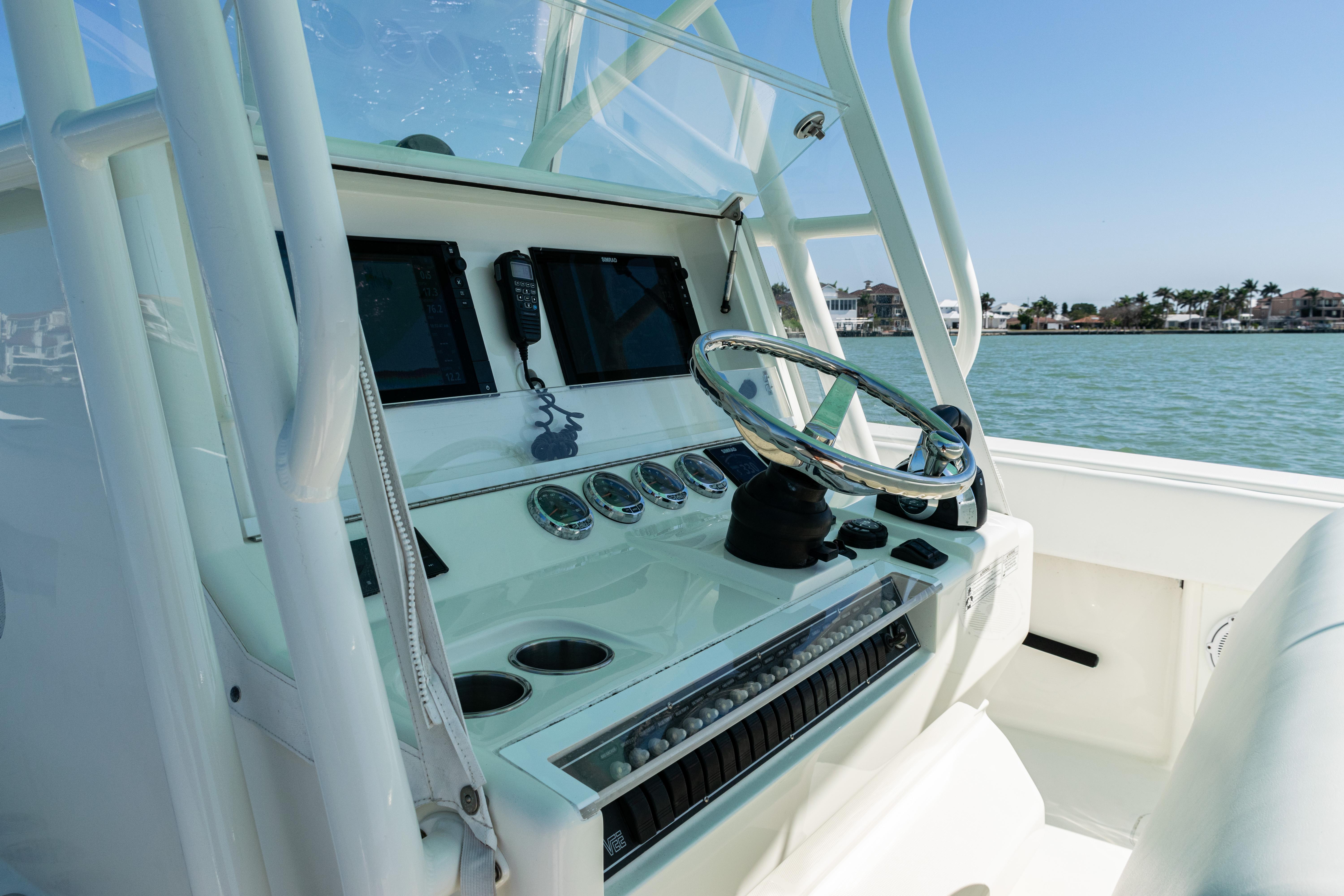 SeaVee-390Z 2015 -FL-US-2015 SeaVee 390Z boat dashboard with steering wheel and navigation equipment.-9766060 | Thumbnail