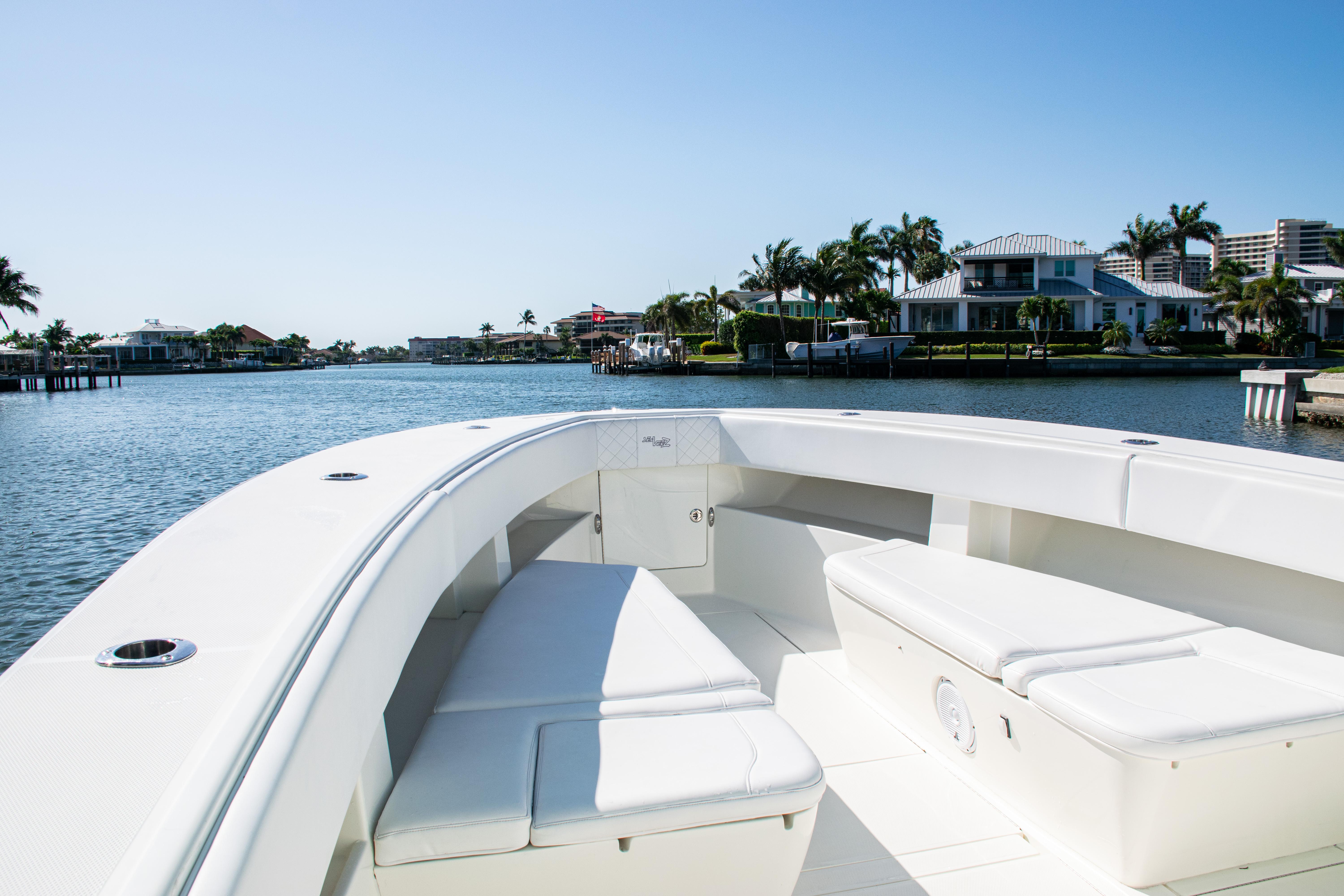 SeaVee-390Z 2015 -FL-US-2015 SeaVee 390Z boat with spacious seating, cruising on a sunny waterfront.-9766060 | Thumbnail