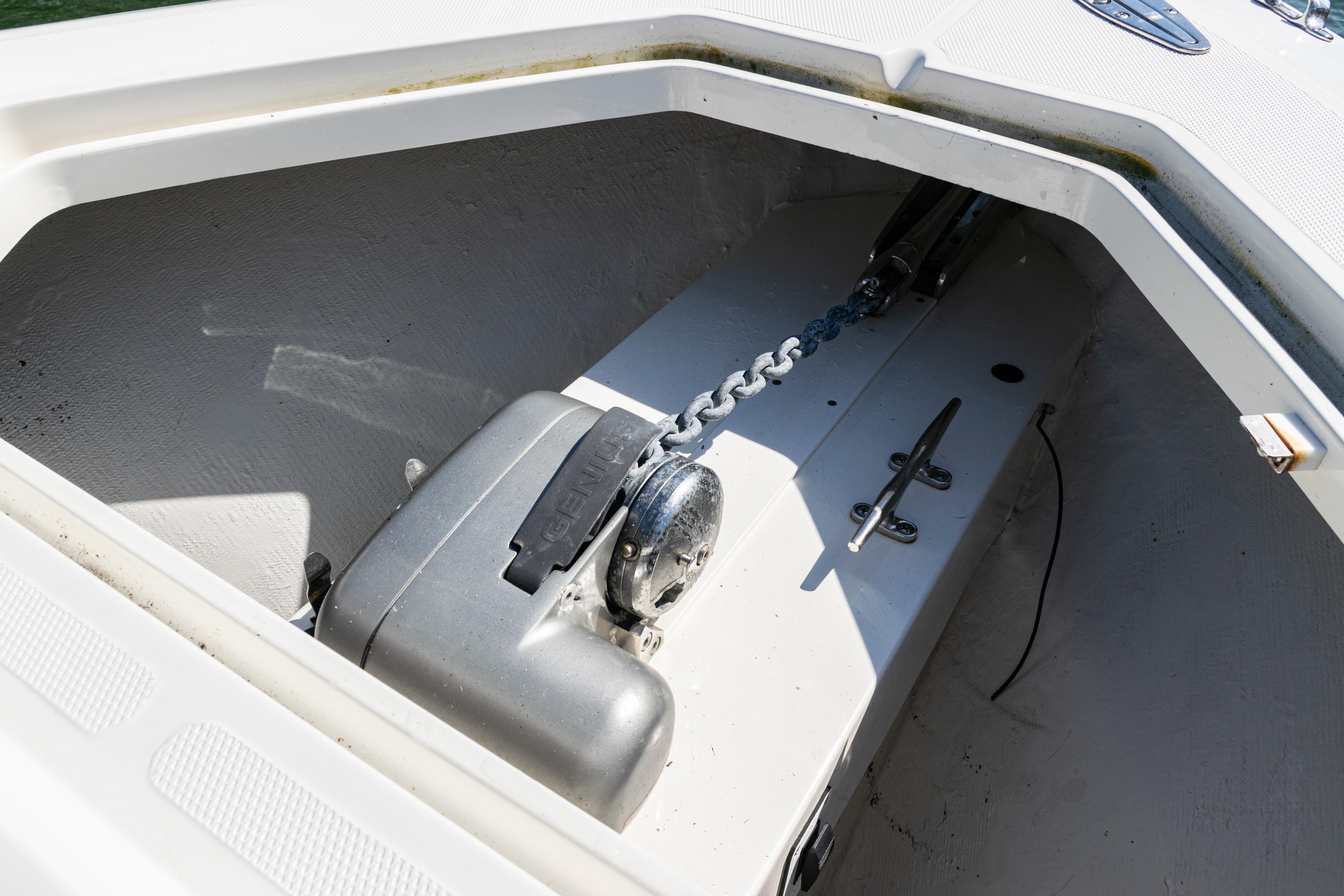 SeaVee-390Z 2015 -FL-US-Anchor compartment of 2015 SeaVee 390Z boat with chain and winch.-9766060 | Thumbnail