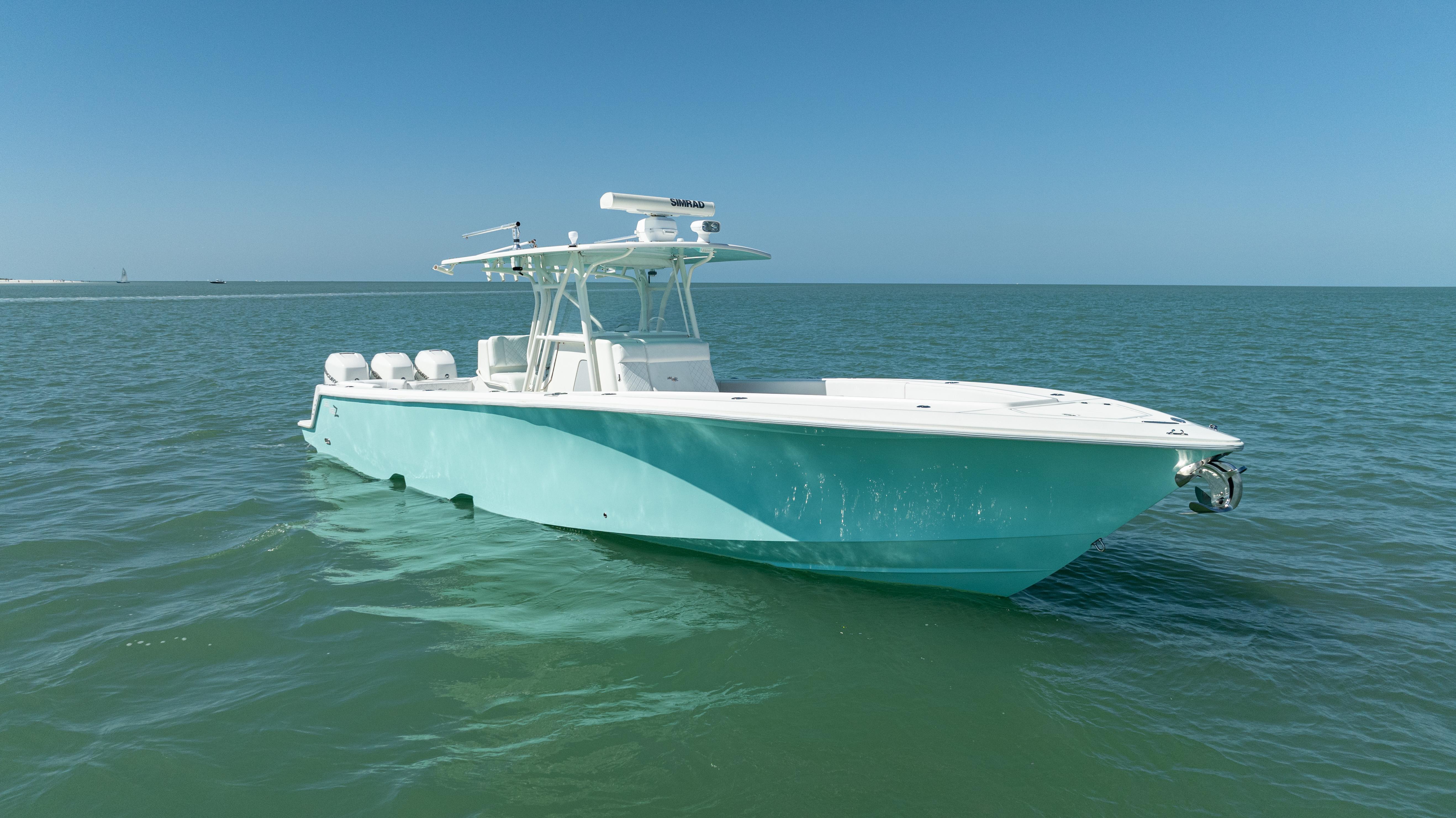 SeaVee-390Z 2015 -FL-US-2015 SeaVee 390Z boat on calm ocean waters under clear blue sky.-9766060 | Thumbnail