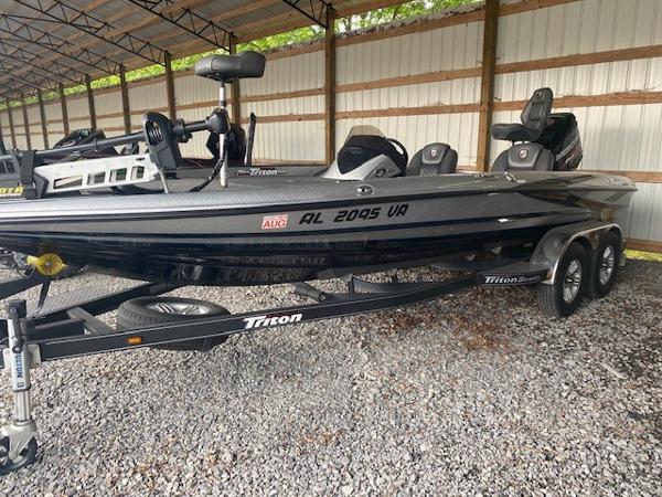 2018 Triton boat for sale, model of the boat is 21 TRX & Image # 2 of 8
