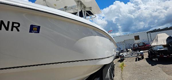 32' Boston Whaler, Listing Number 100916988, Image No. 3