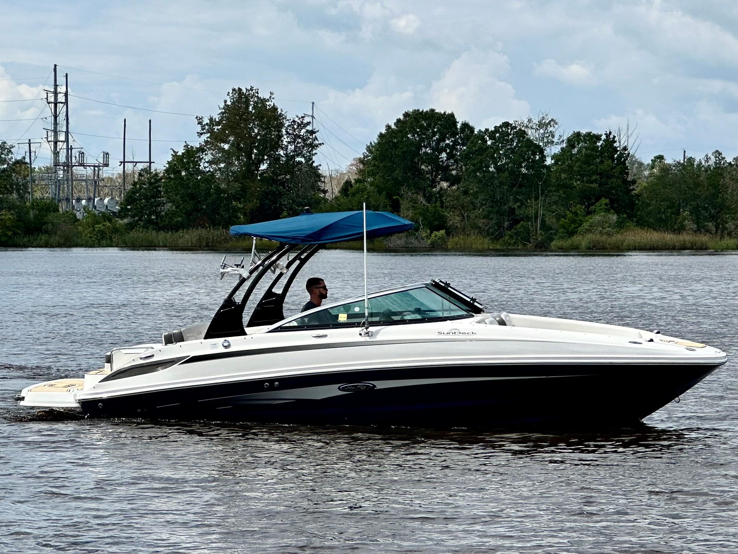 2012 Sea Ray 240 Sundeck