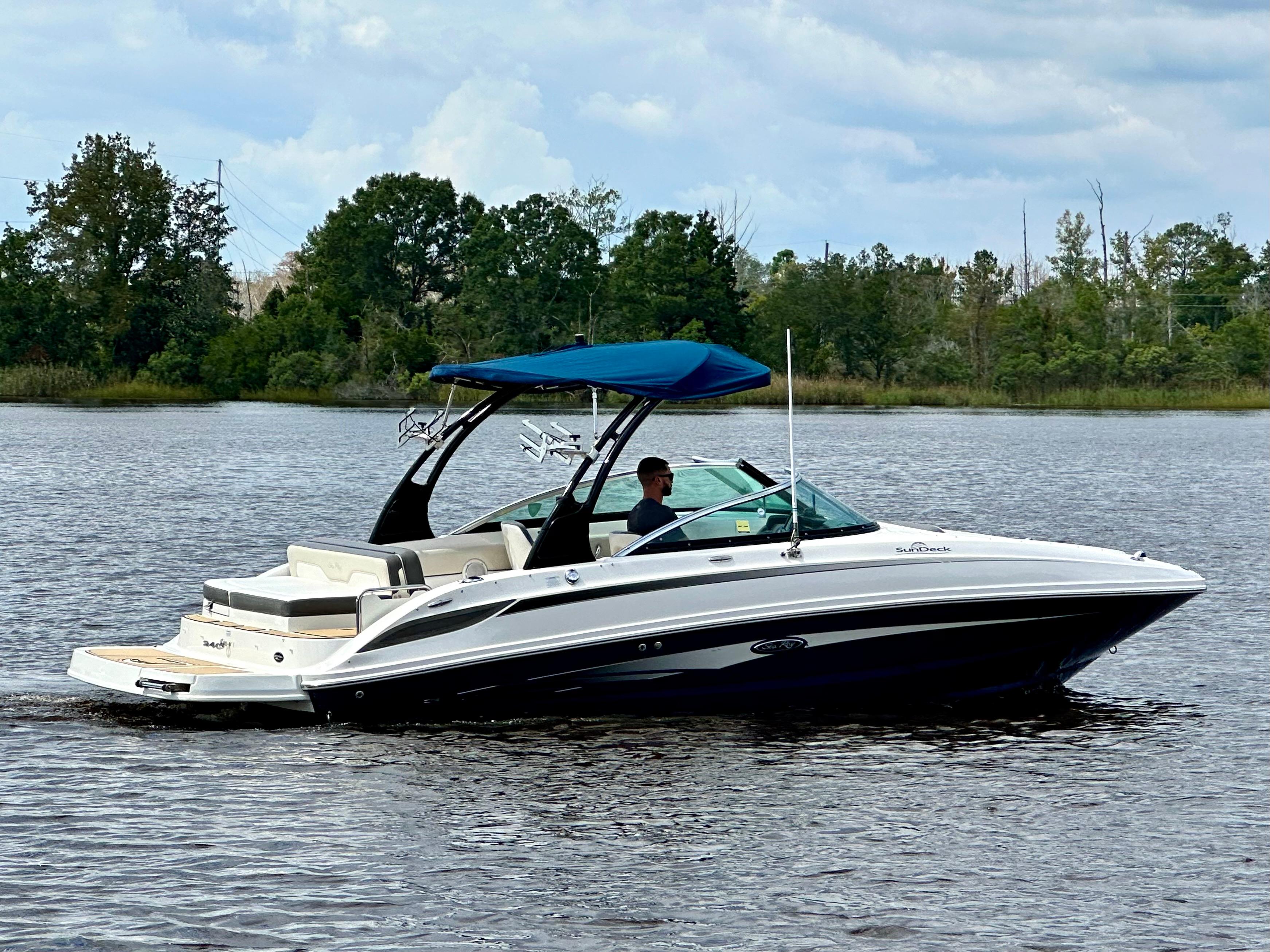 2012 Sea Ray 240 Sundeck