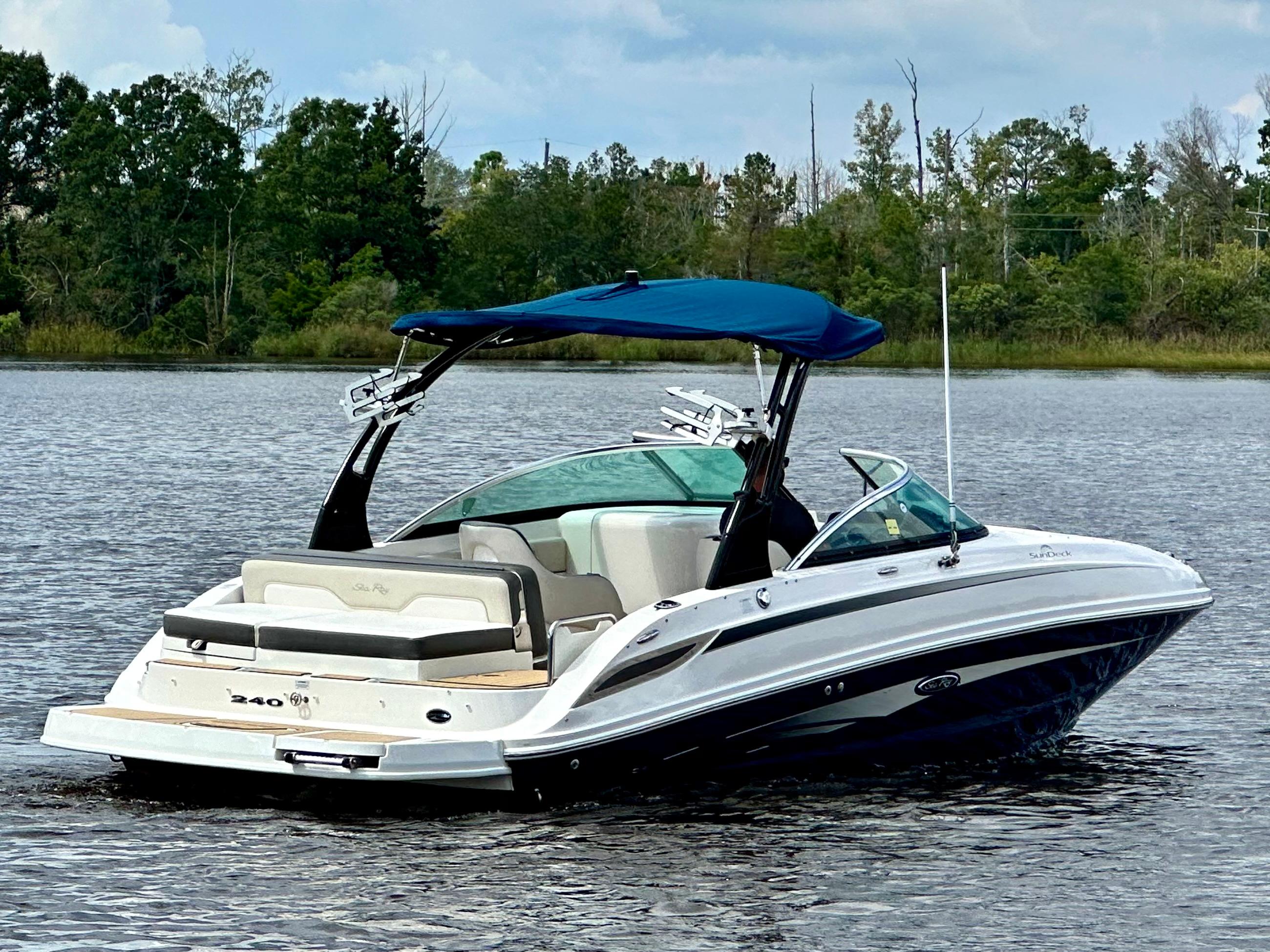 2012 Sea Ray 240 Sundeck