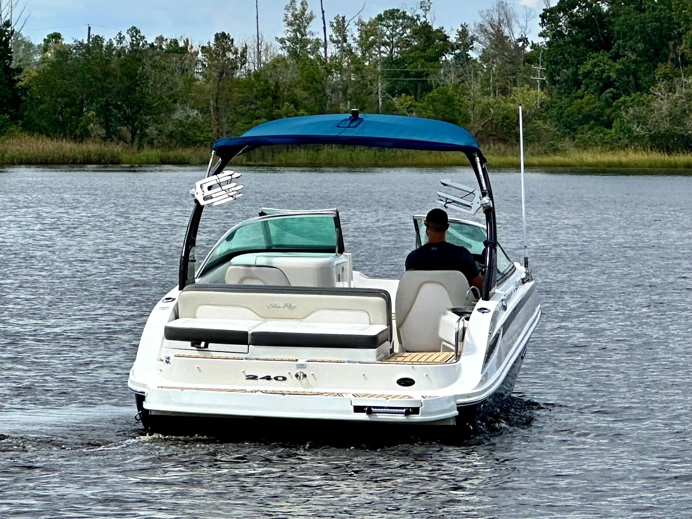 2012 Sea Ray 240 Sundeck