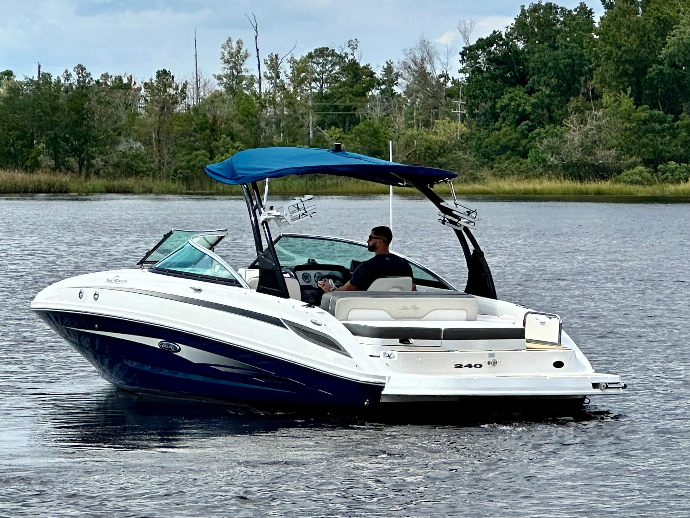 2012 Sea Ray 240 Sundeck