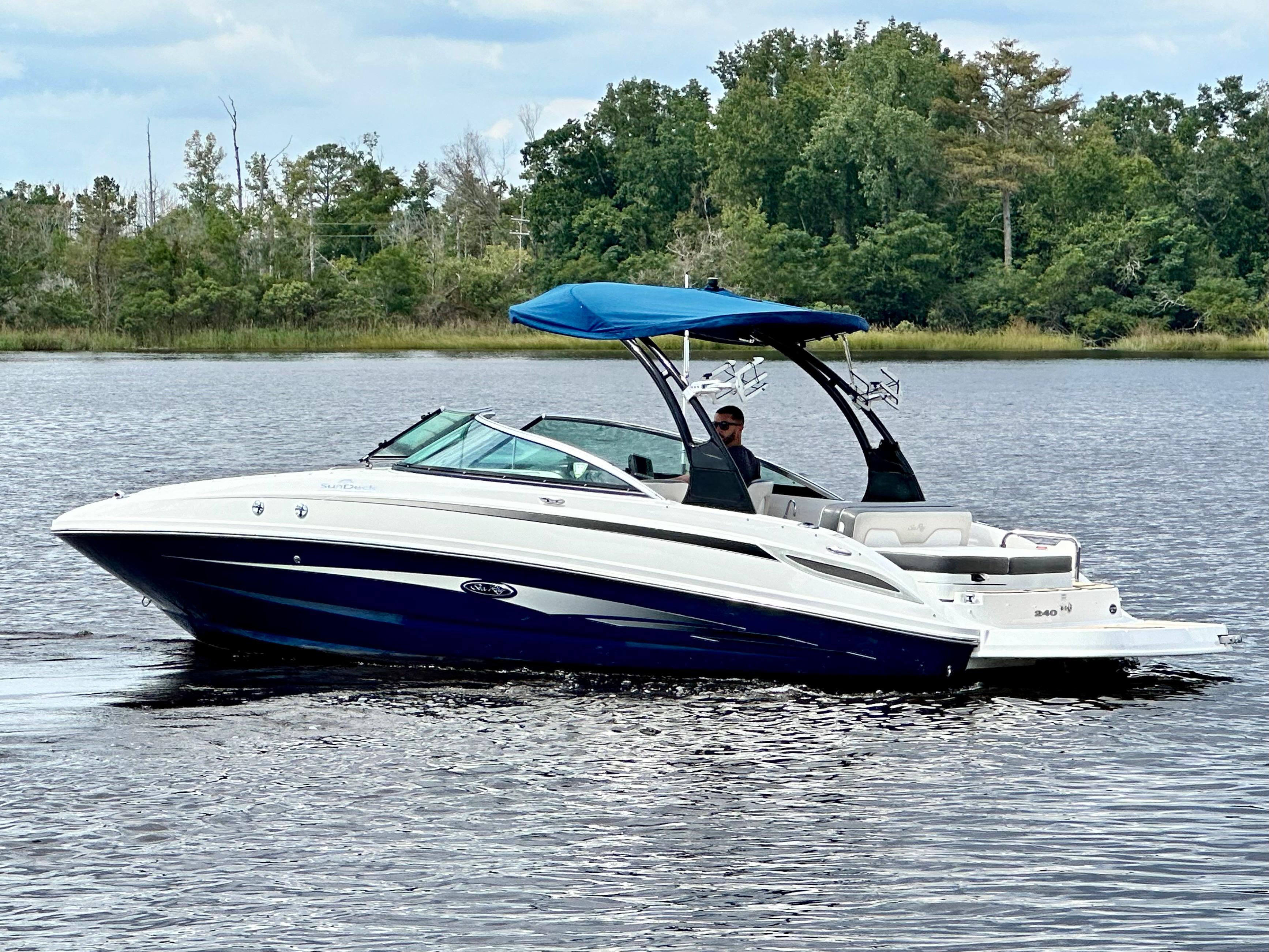 2012 Sea Ray 240 Sundeck