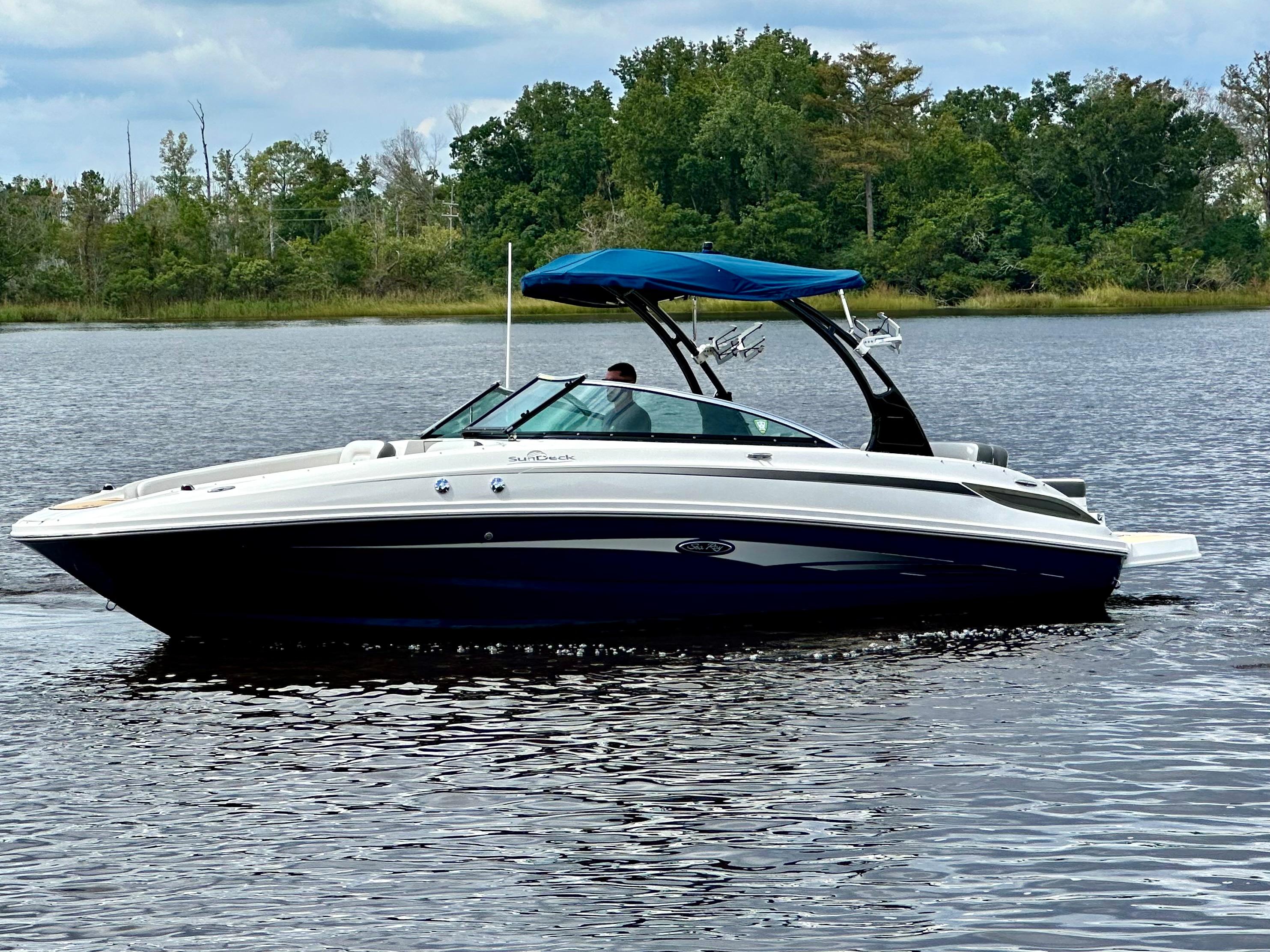 2012 Sea Ray 240 Sundeck