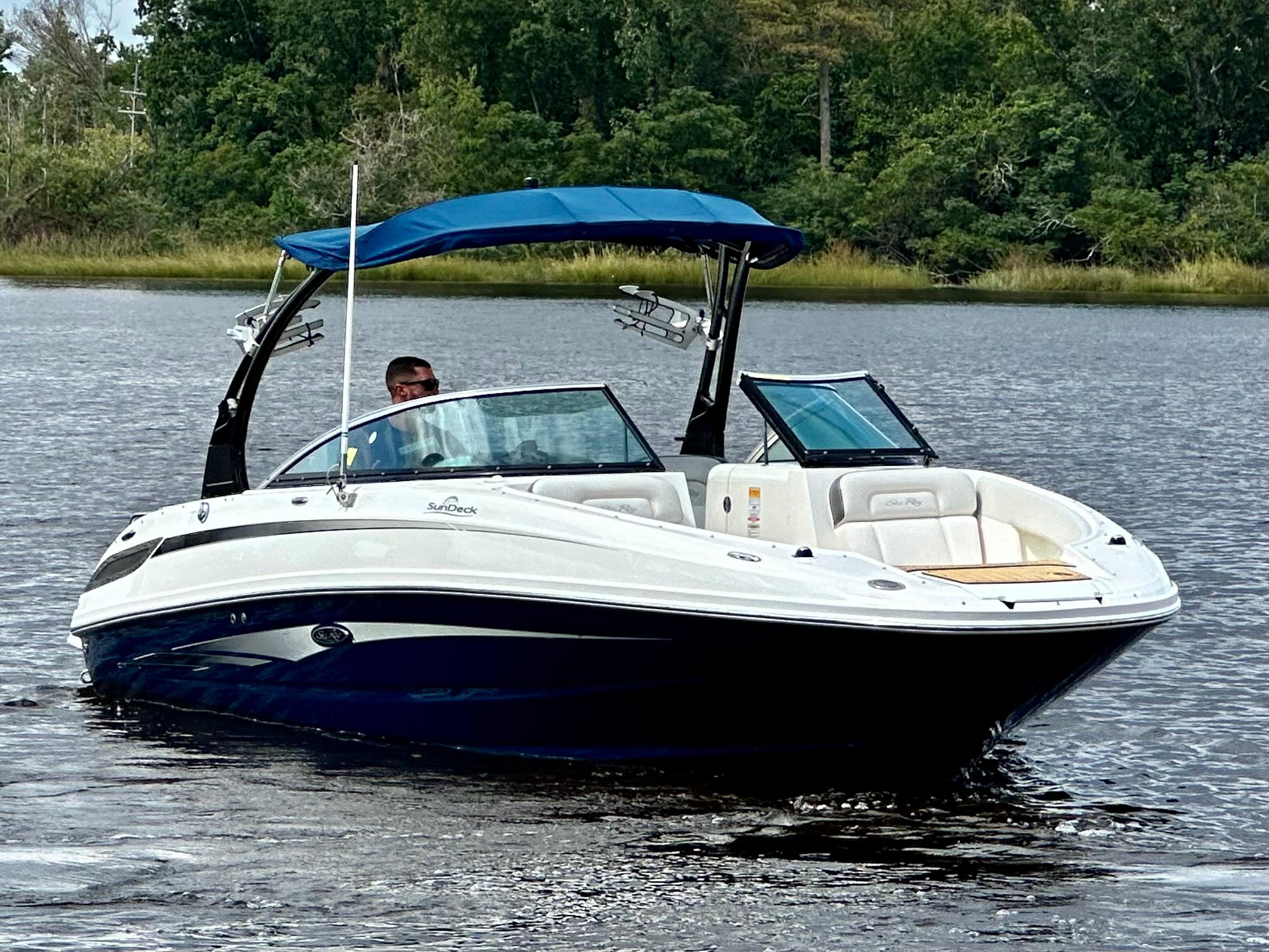 2012 Sea Ray 240 Sundeck