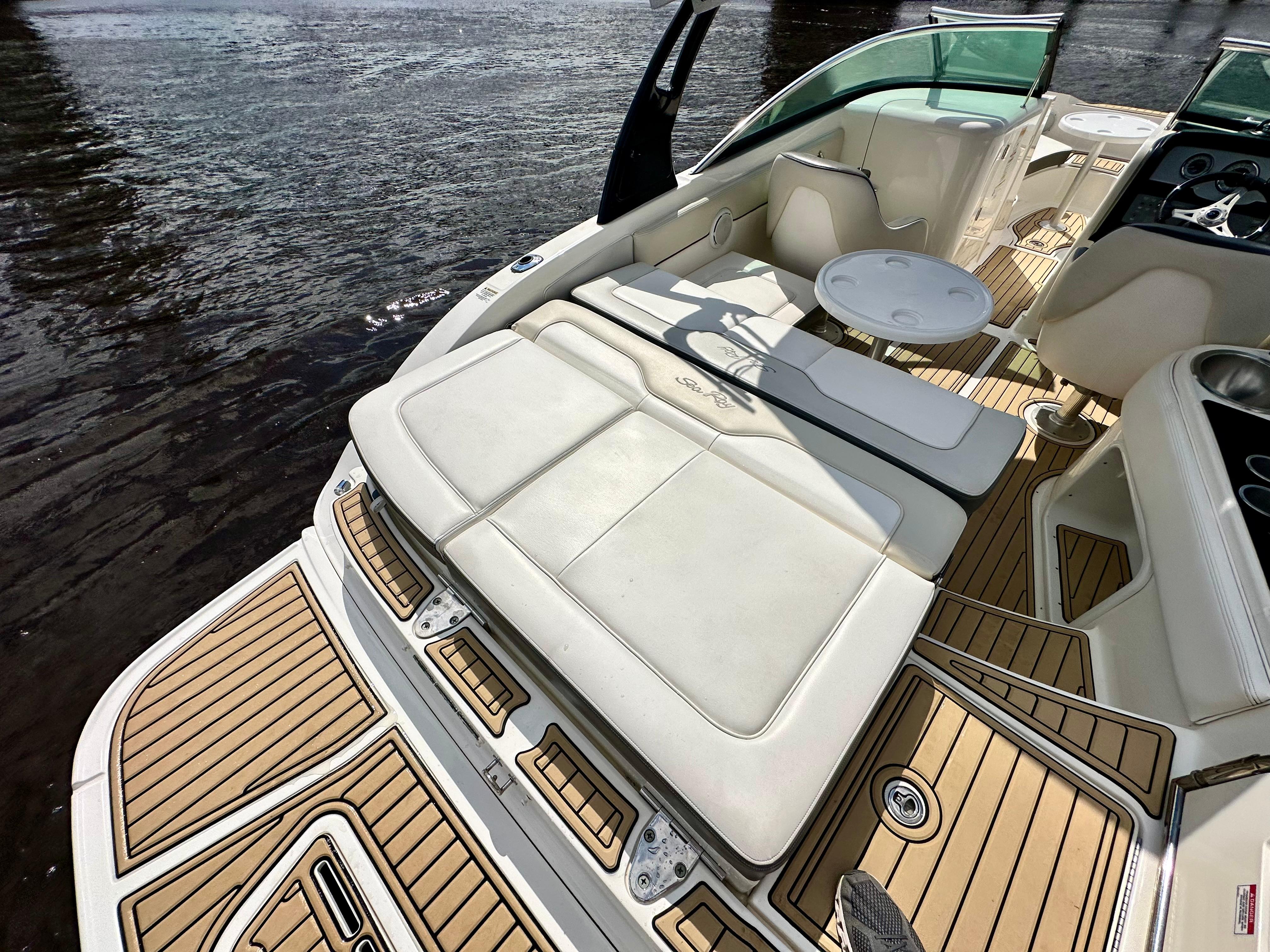 2012 Sea Ray 240 Sundeck