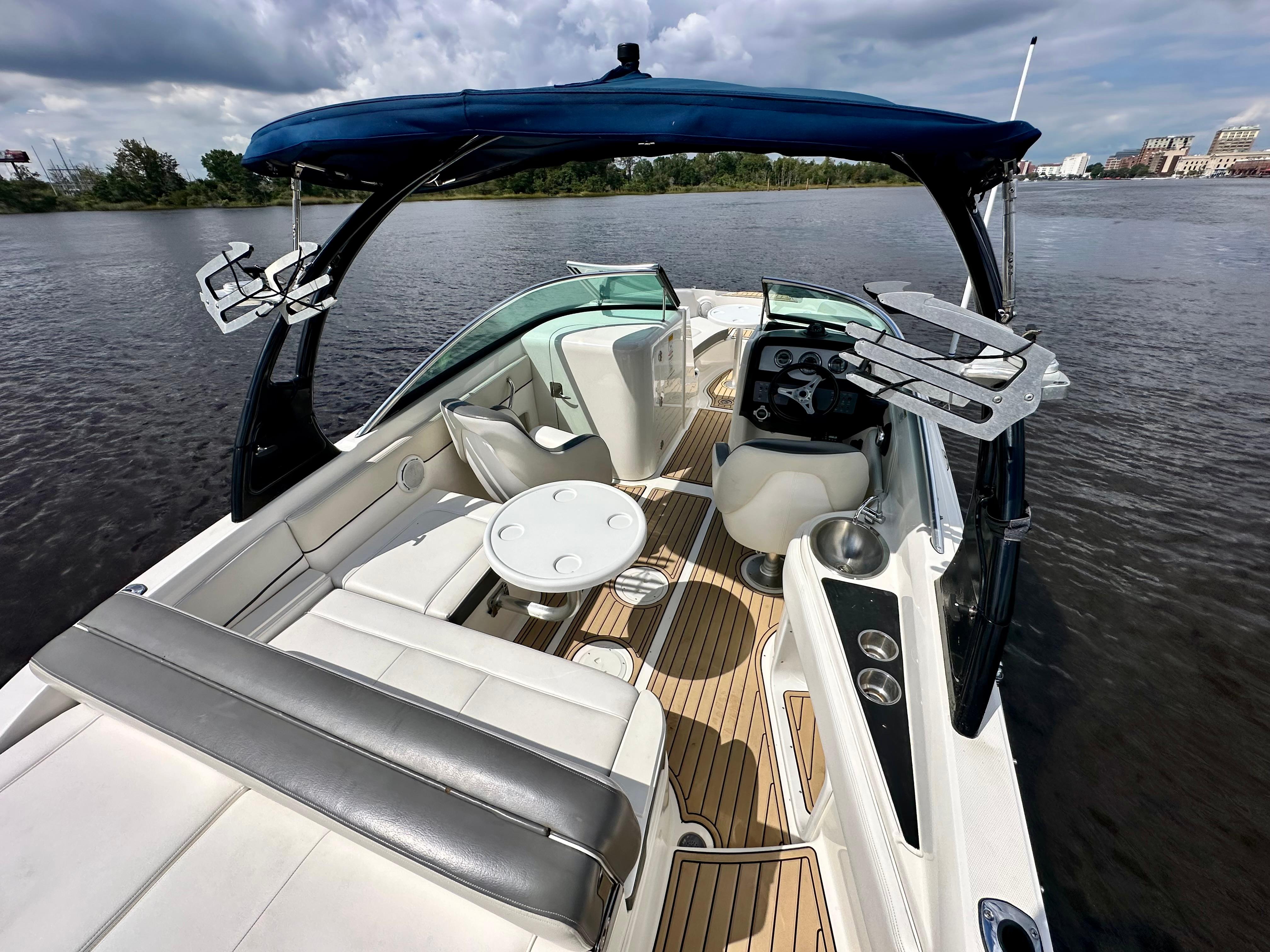 2012 Sea Ray 240 Sundeck