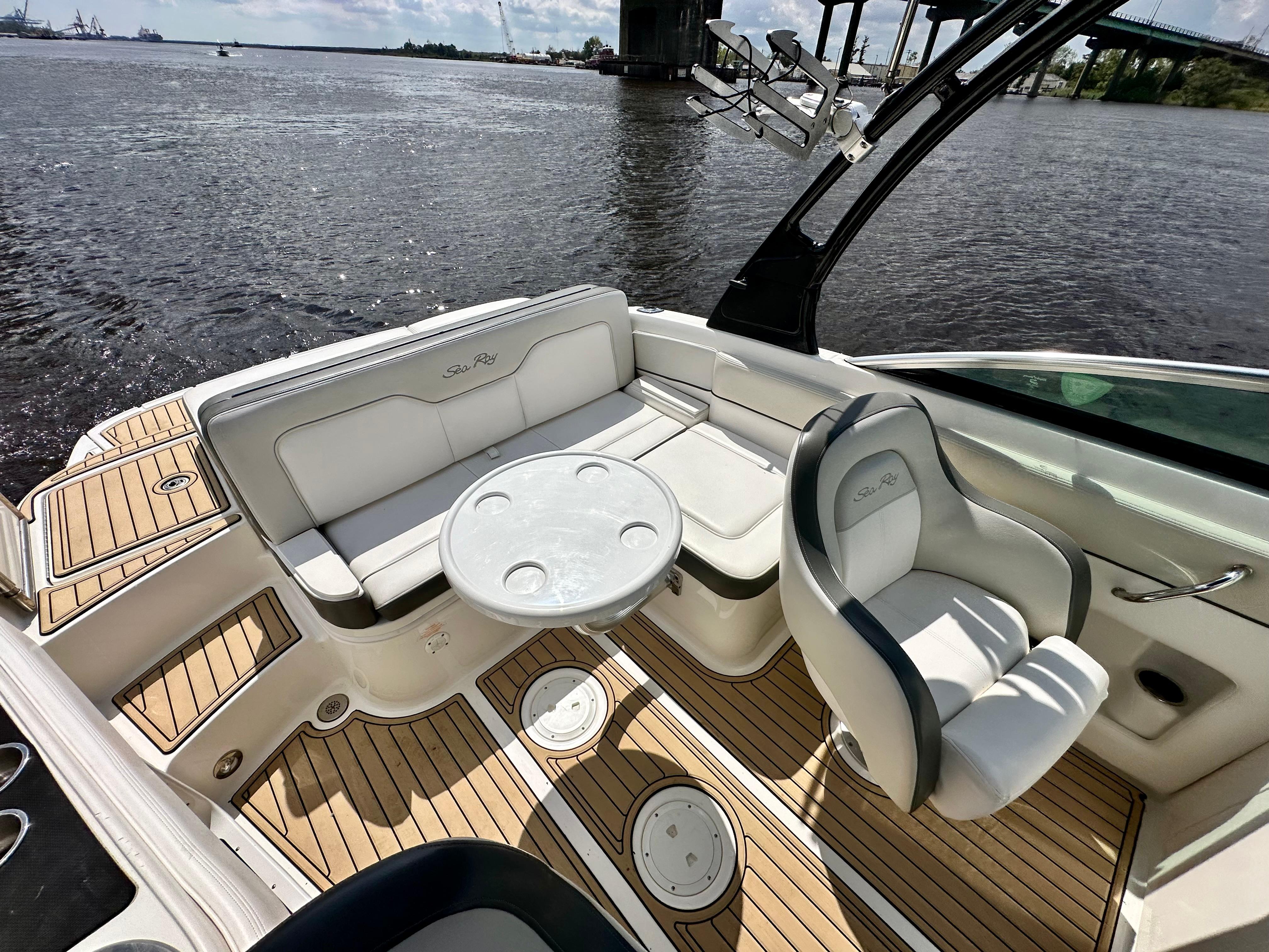 2012 Sea Ray 240 Sundeck