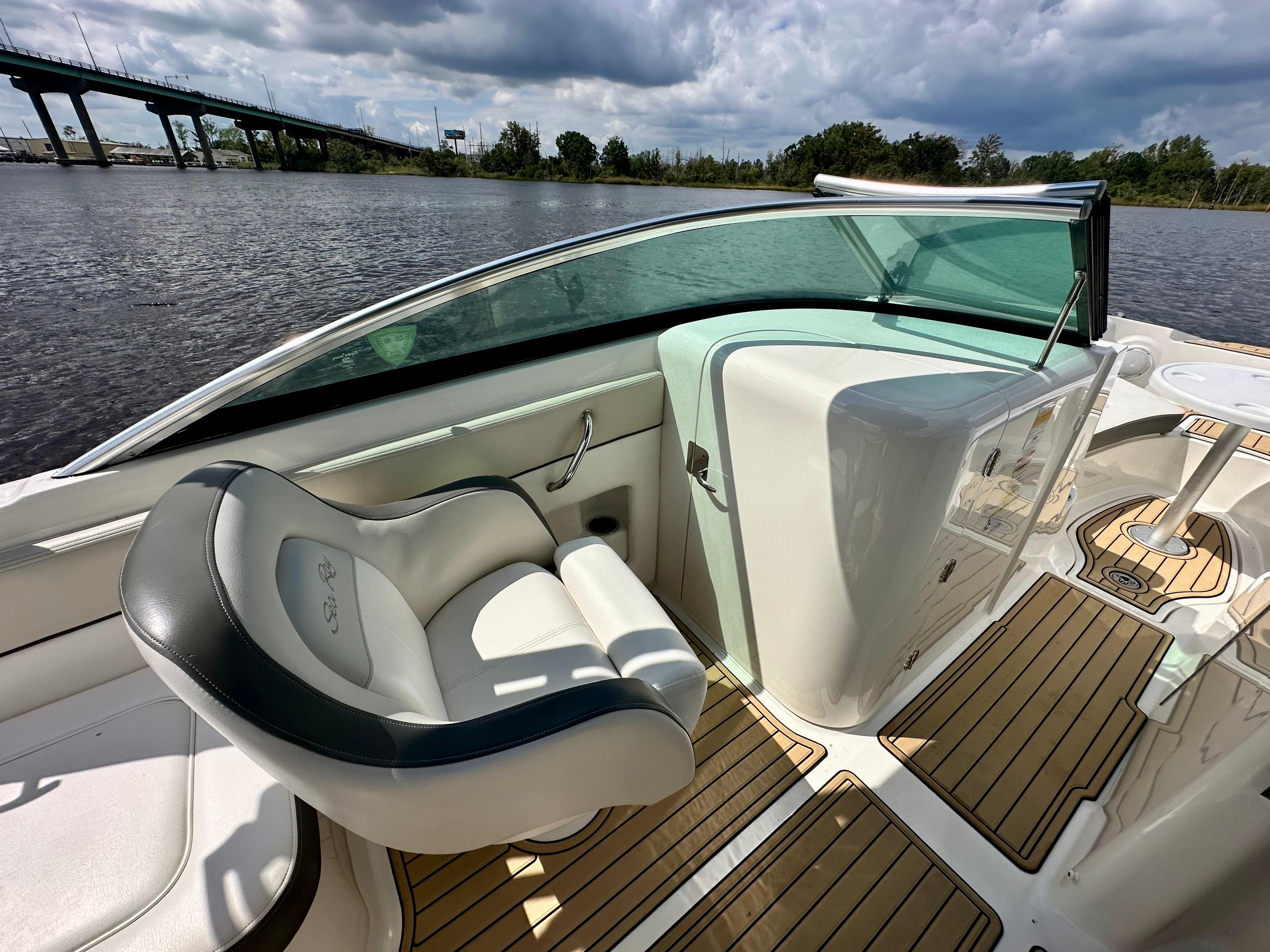 2012 Sea Ray 240 Sundeck