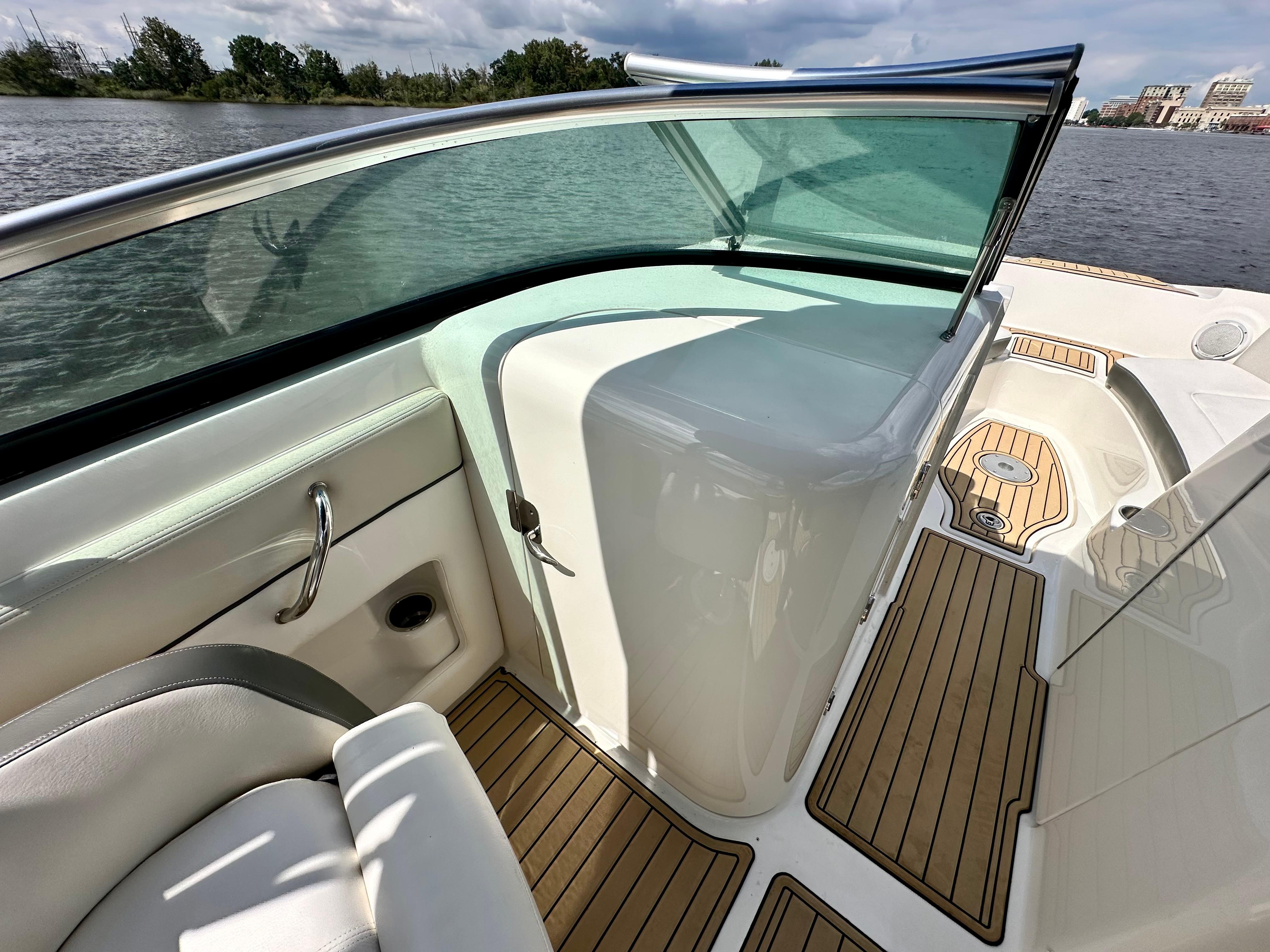 2012 Sea Ray 240 Sundeck