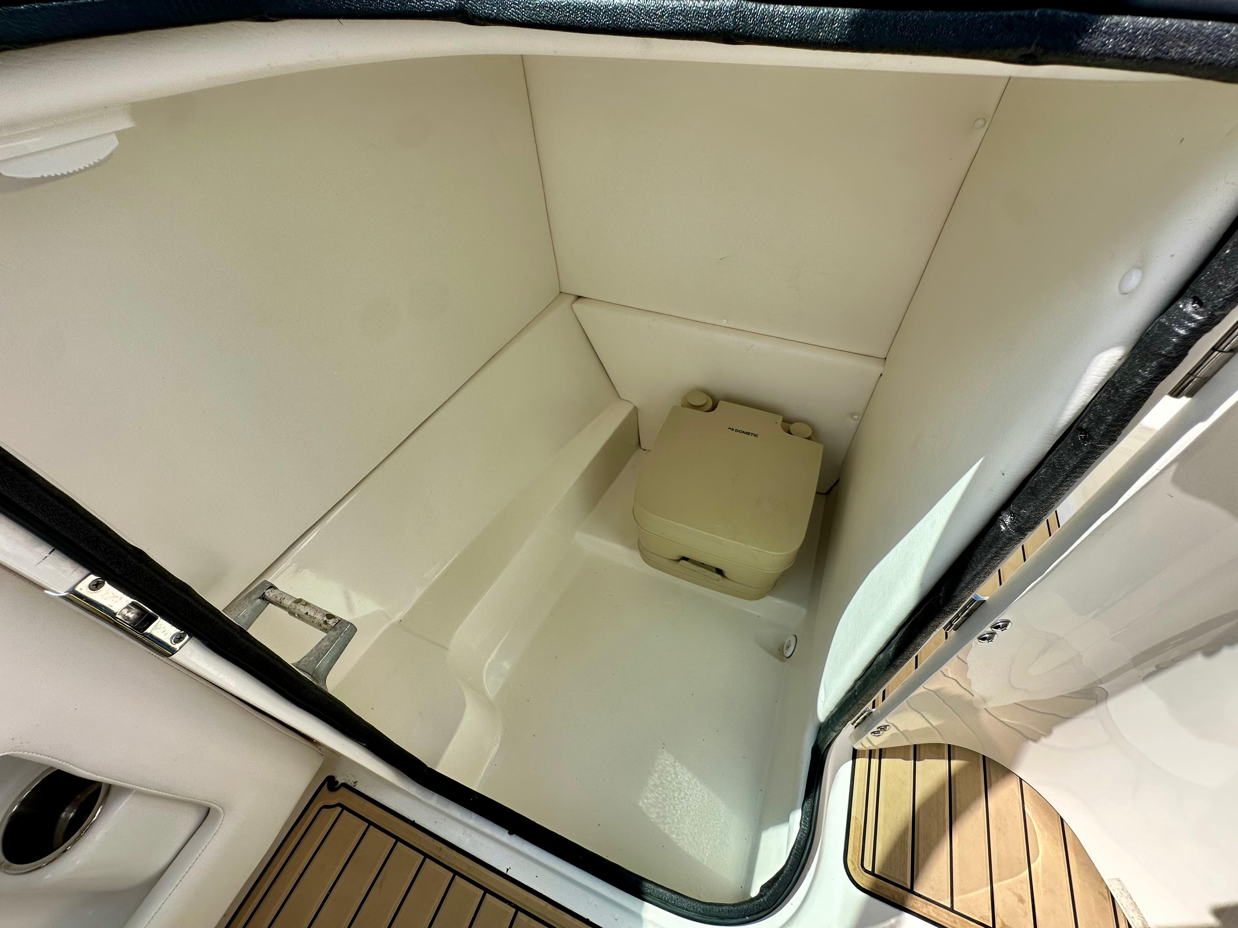 2012 Sea Ray 240 Sundeck