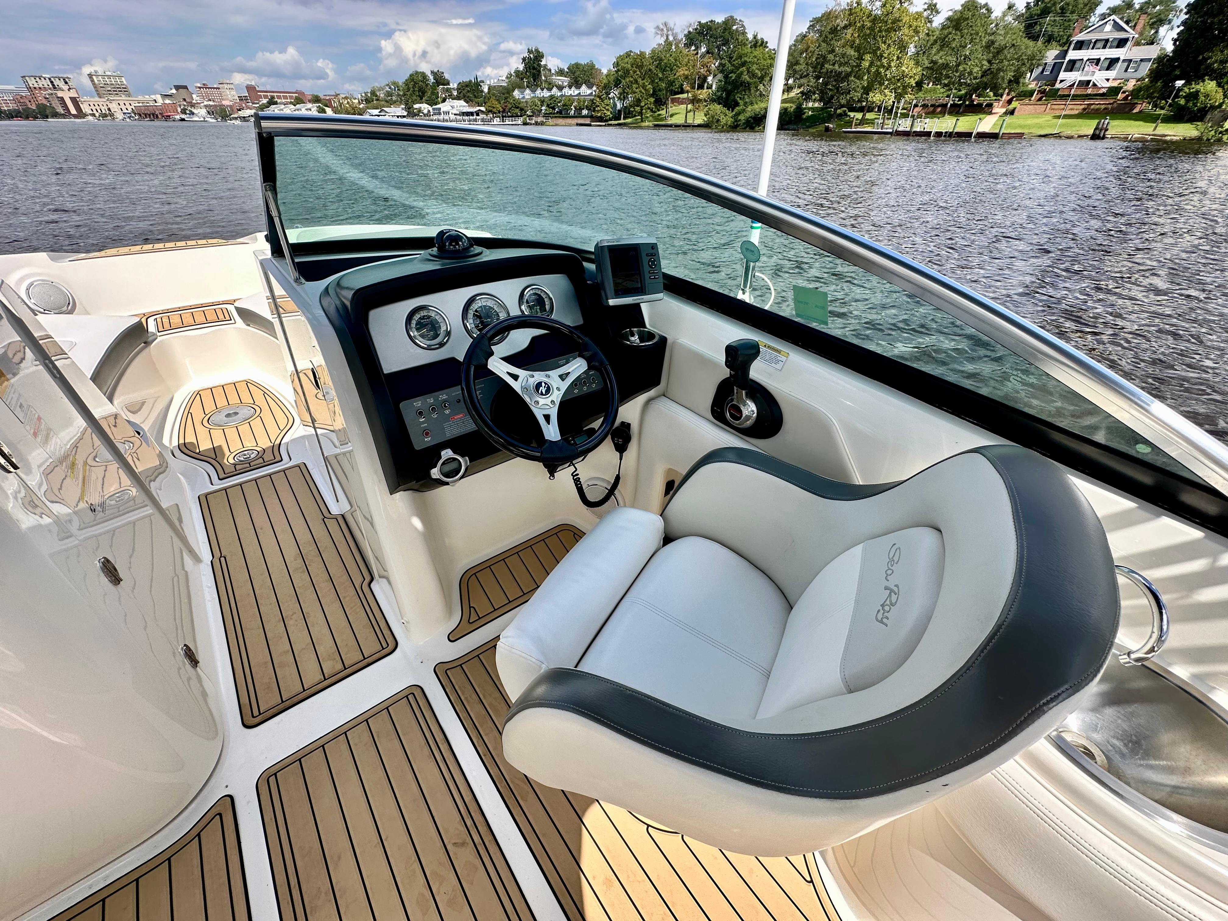 2012 Sea Ray 240 Sundeck