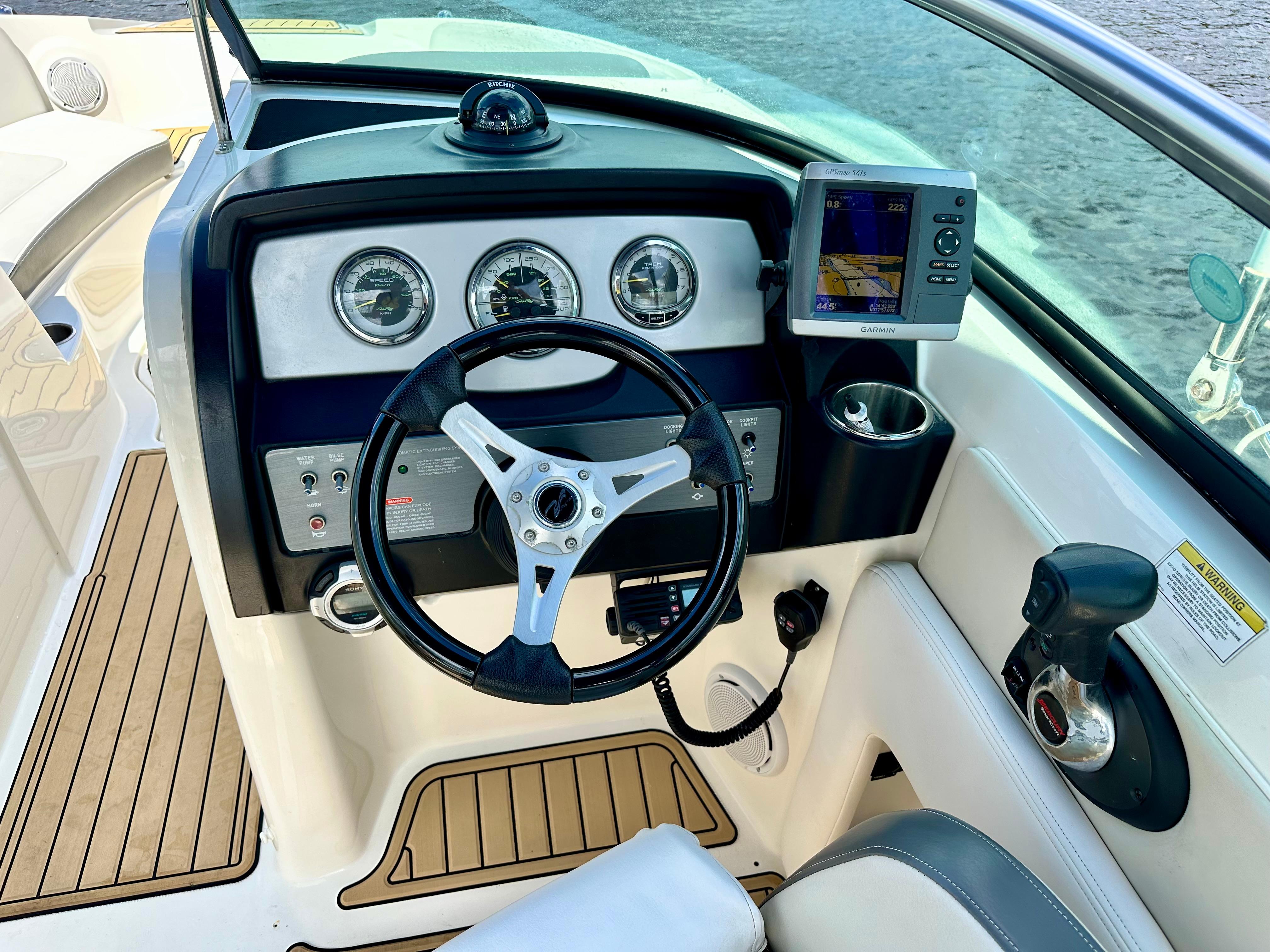 2012 Sea Ray 240 Sundeck