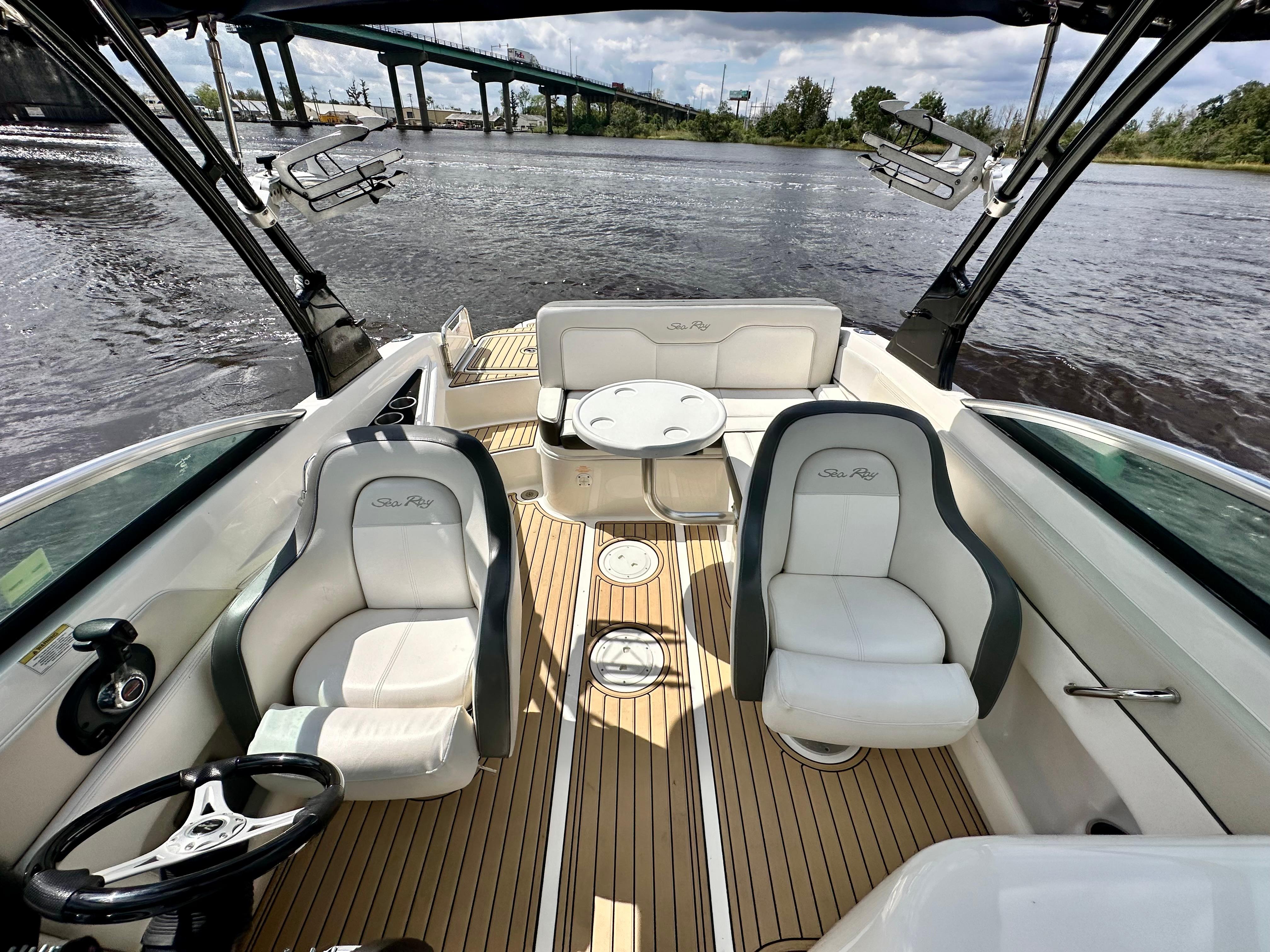 2012 Sea Ray 240 Sundeck